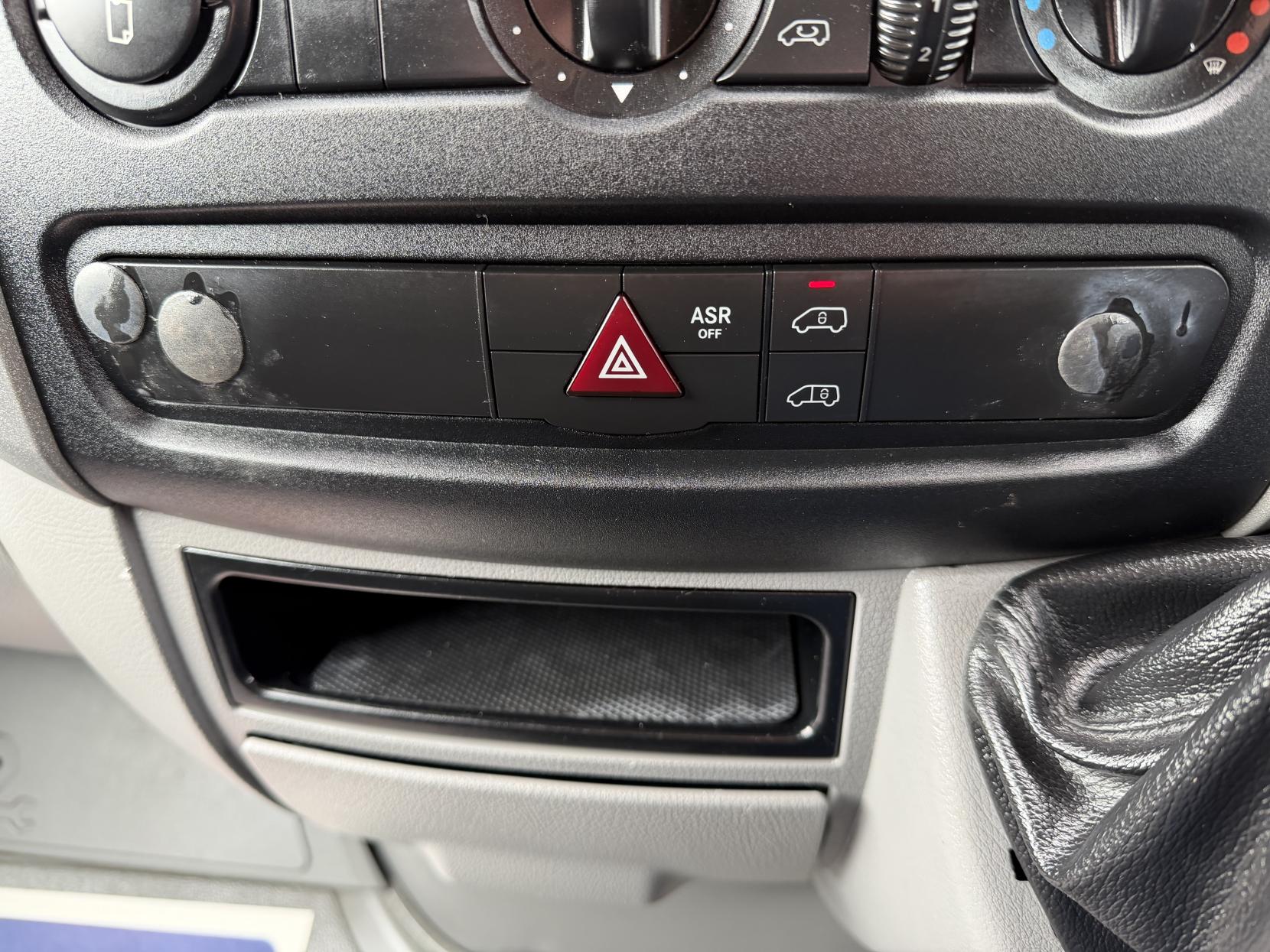 Mercedes-Benz Sprinter 2.1 313 CDi Panel Van 4dr Diesel Manual RWD L2 (129 bhp)