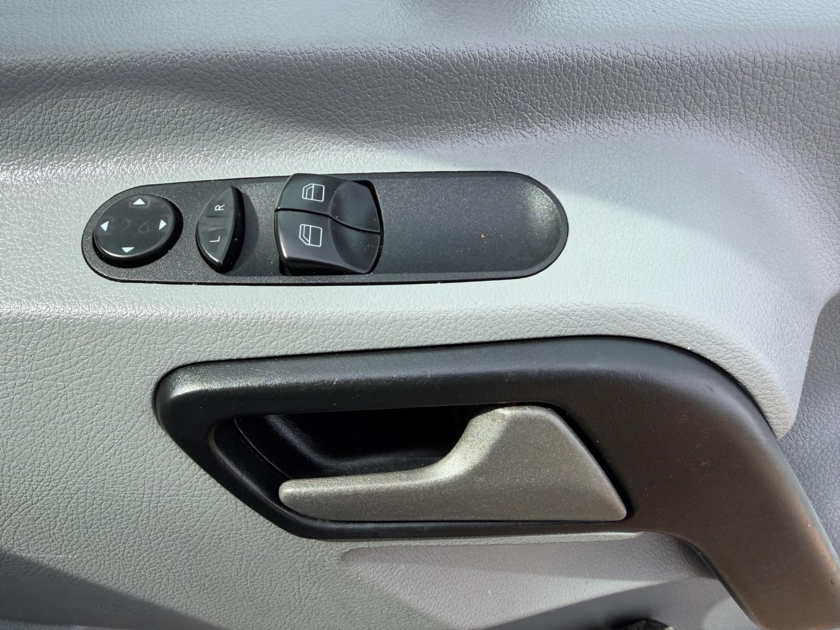 Mercedes-Benz Sprinter 2.1 313 CDi Panel Van 4dr Diesel Manual RWD L2 (129 bhp)