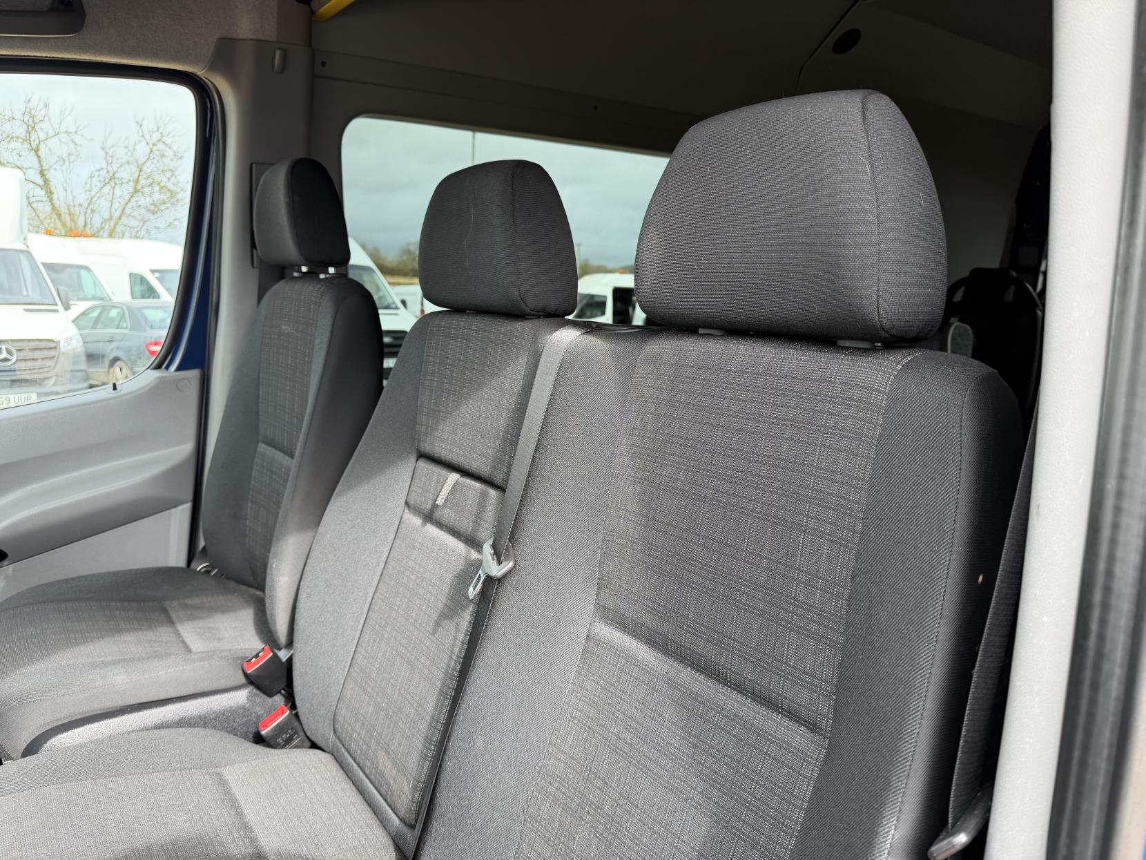 Mercedes-Benz Sprinter 2.1 313 CDi Panel Van 4dr Diesel Manual RWD L2 (129 bhp)