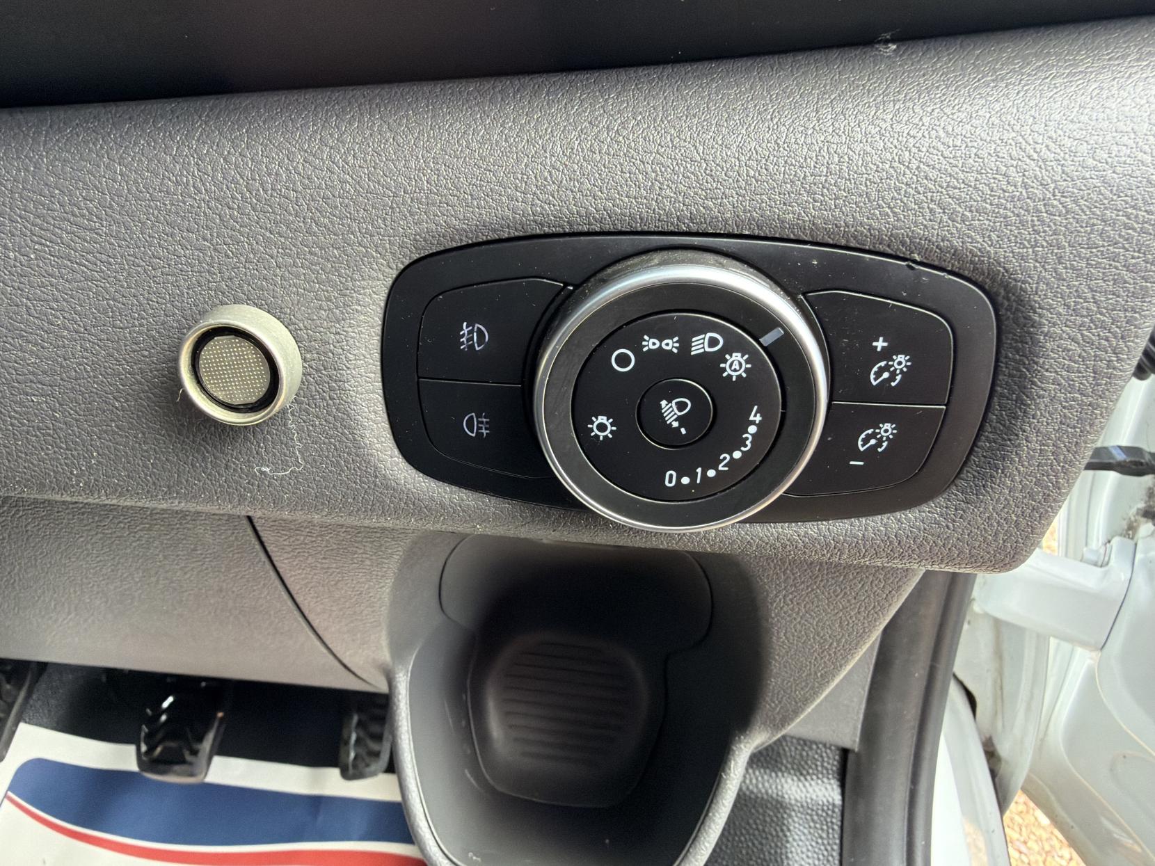 2019 Ford Transit Custom 2.0 320 EcoBlue Panel Van 5dr Diesel Manual L2 H2 Euro 6 (130 ps) - Thumbnail 44