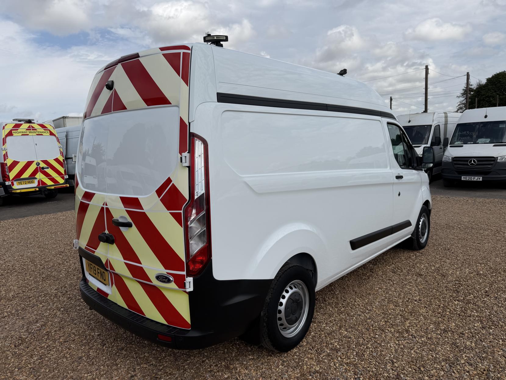 2019 Ford Transit Custom 2.0 320 EcoBlue Panel Van 5dr Diesel Manual L2 H2 Euro 6 (130 ps) - Thumbnail 11