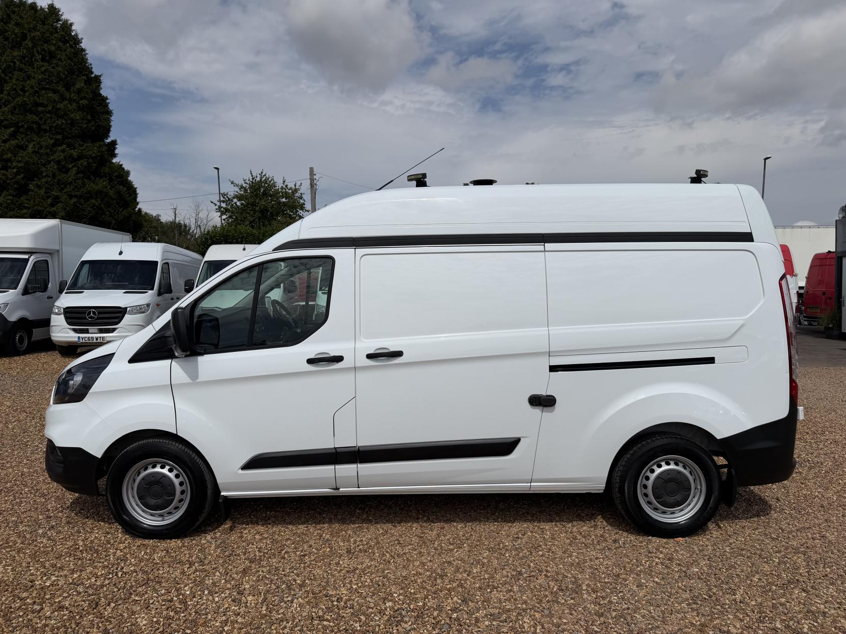 2019 Ford Transit Custom 2.0 320 EcoBlue Panel Van 5dr Diesel Manual L2 H2 Euro 6 (130 ps) - Thumbnail 8