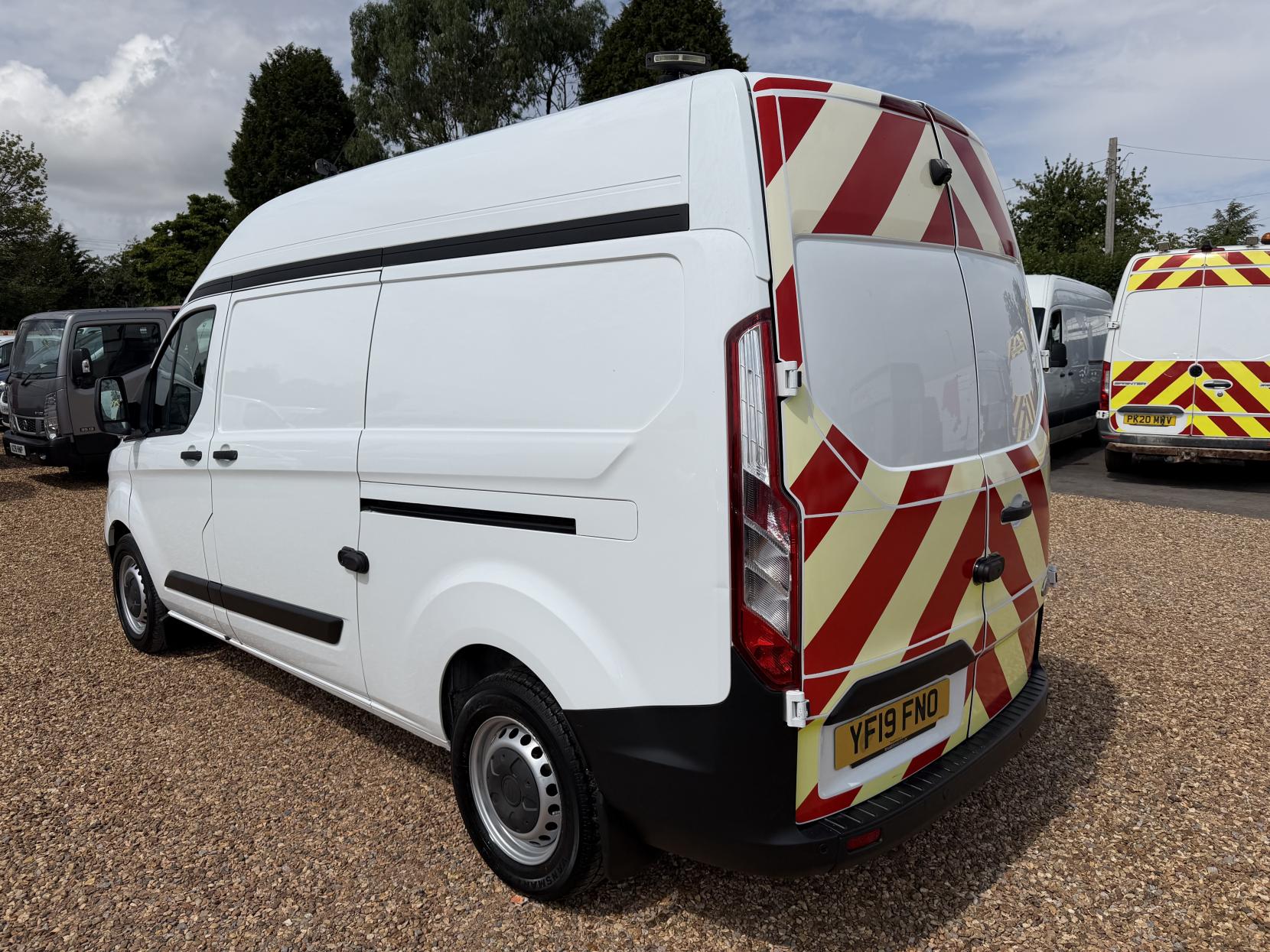 2019 Ford Transit Custom 2.0 320 EcoBlue Panel Van 5dr Diesel Manual L2 H2 Euro 6 (130 ps) - Thumbnail 9