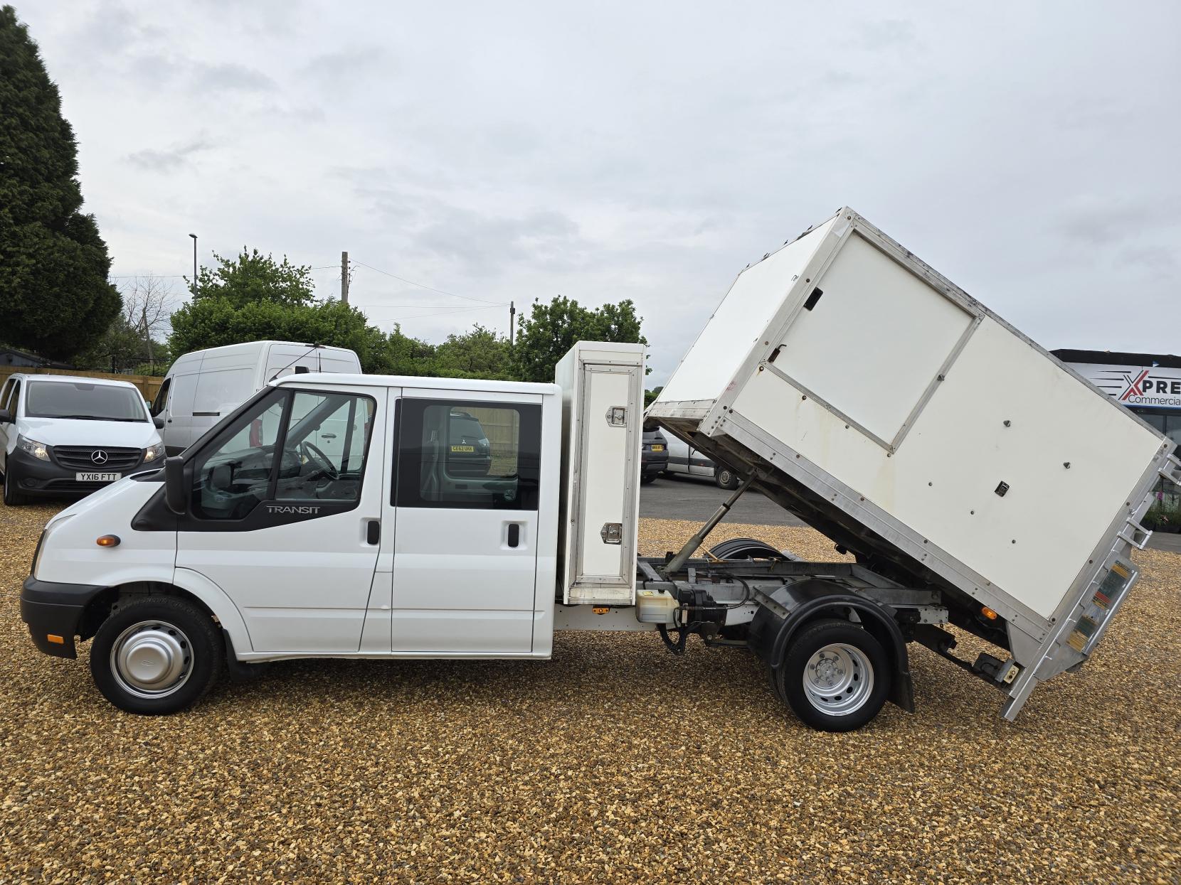 Ford Transit 2.2 TDCi 350 Chassis Cab 4dr Diesel Manual RWD L4 (DRW) (123 bhp)