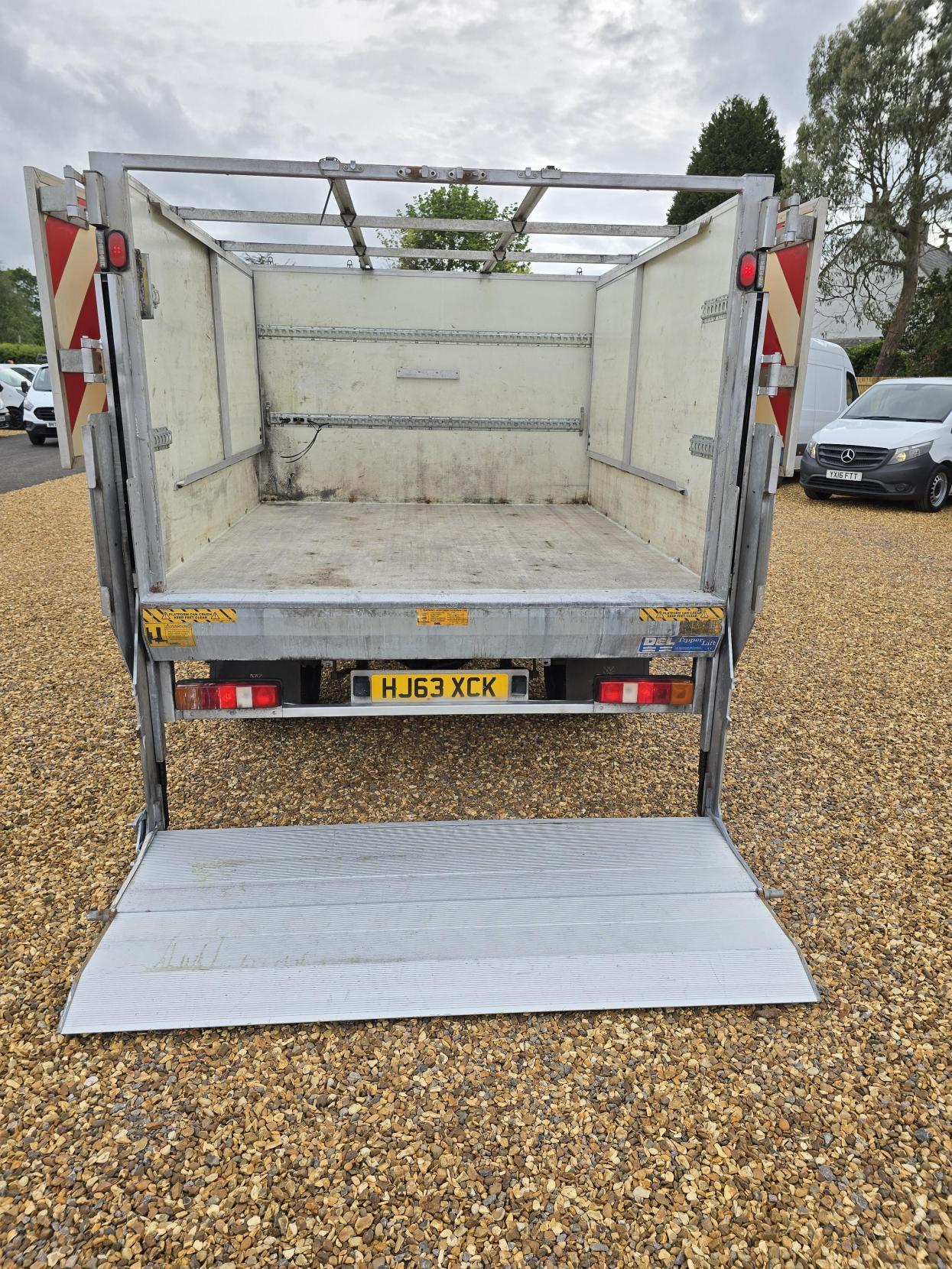 Ford Transit 2.2 TDCi 350 Chassis Cab 4dr Diesel Manual RWD L4 (DRW) (123 bhp)