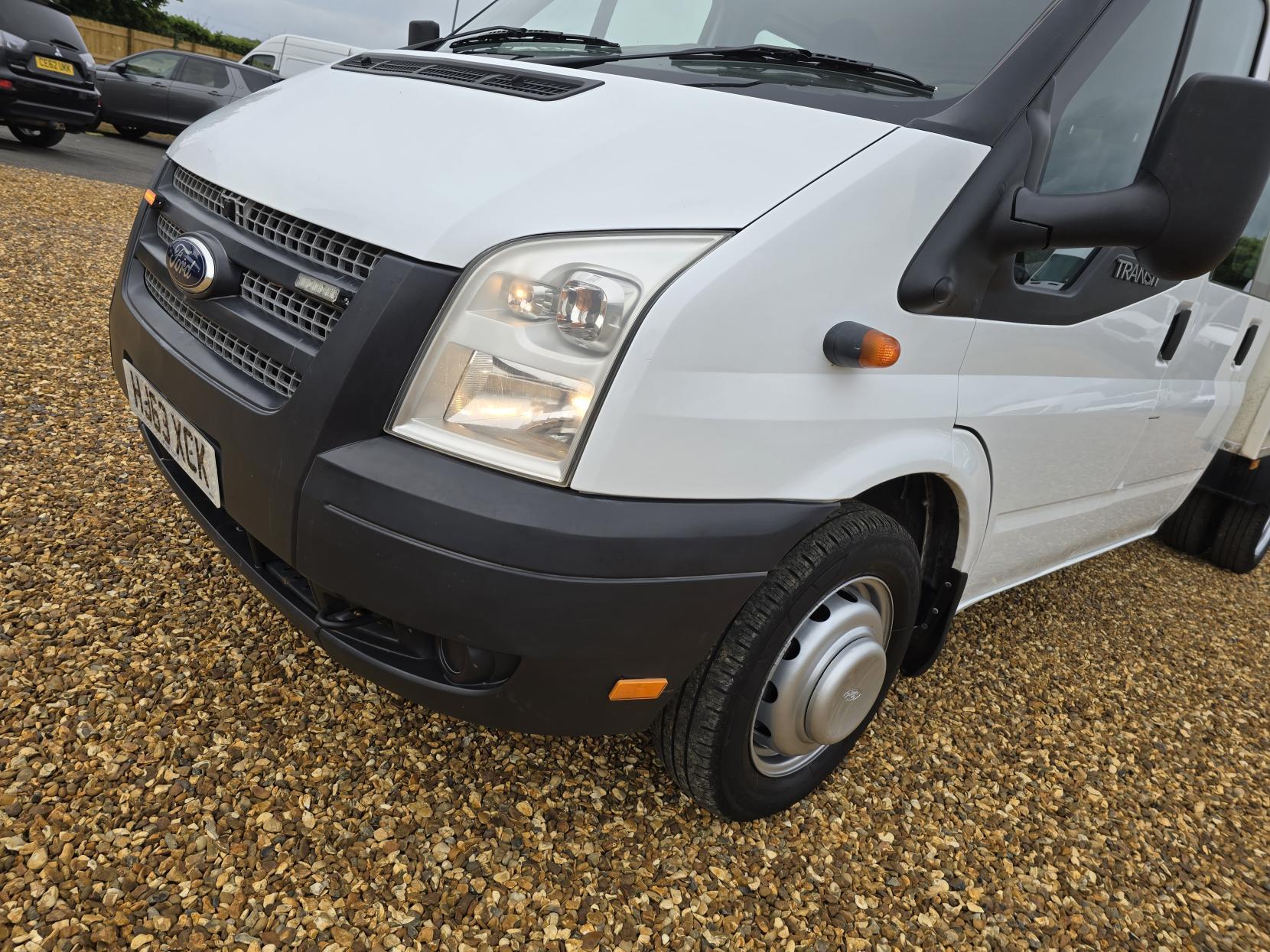 Ford Transit 2.2 TDCi 350 Chassis Cab 4dr Diesel Manual RWD L4 (DRW) (123 bhp)