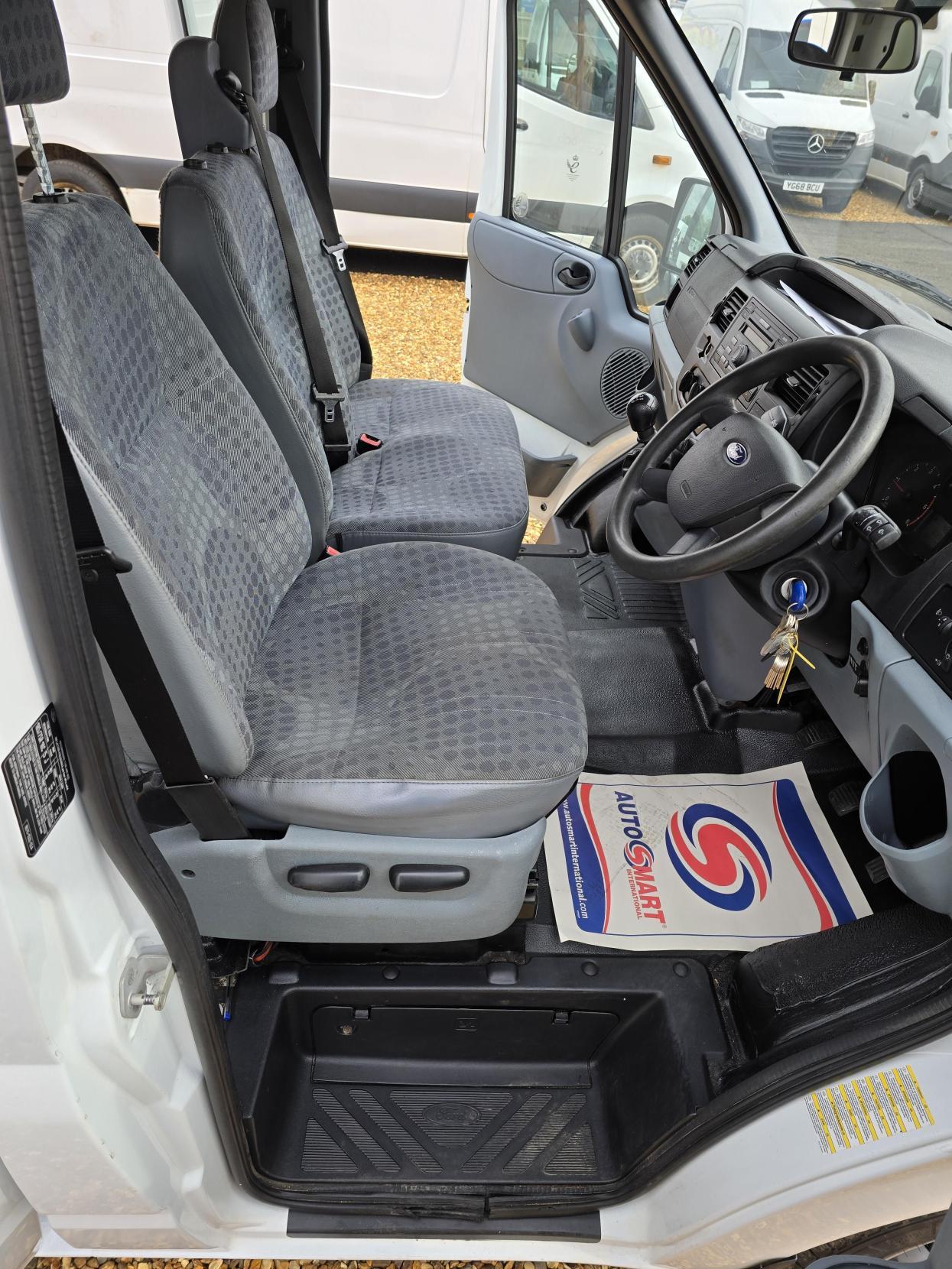 Ford Transit 2.2 TDCi 350 Chassis Cab 4dr Diesel Manual RWD L4 (DRW) (123 bhp)