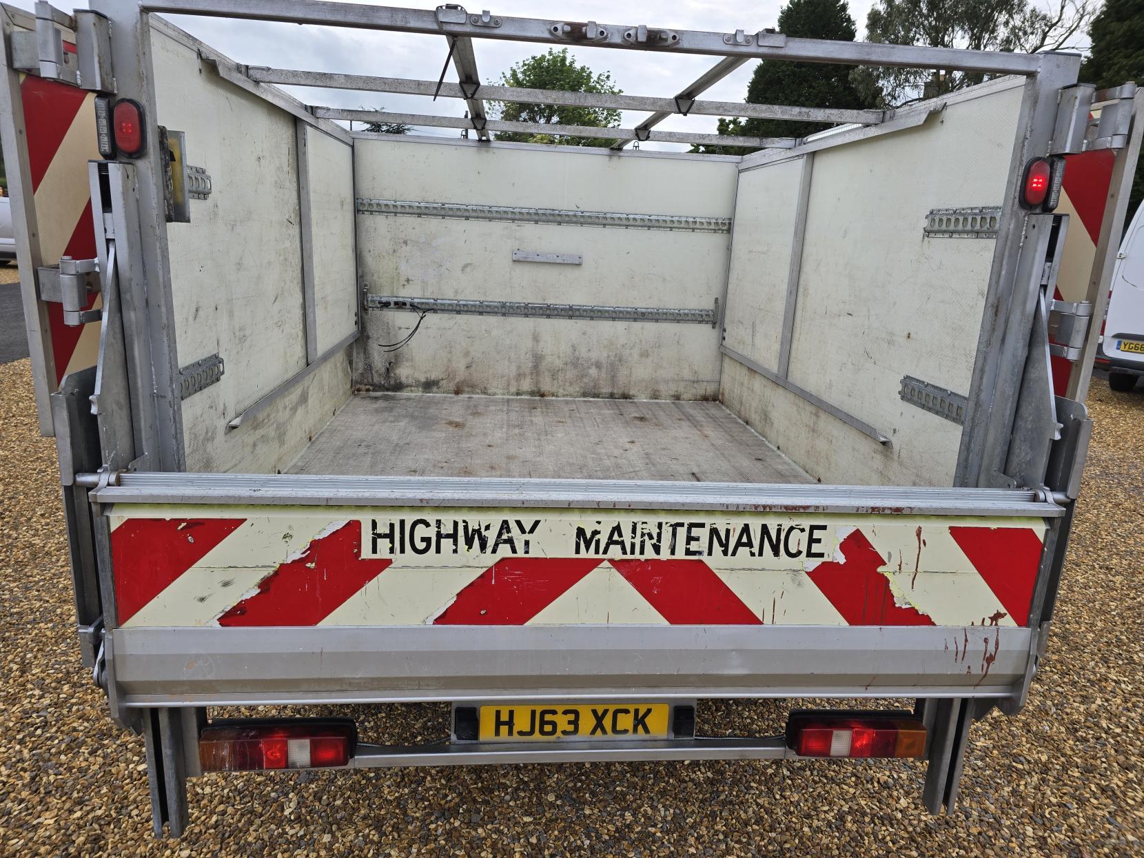 Ford Transit 2.2 TDCi 350 Chassis Cab 4dr Diesel Manual RWD L4 (DRW) (123 bhp)