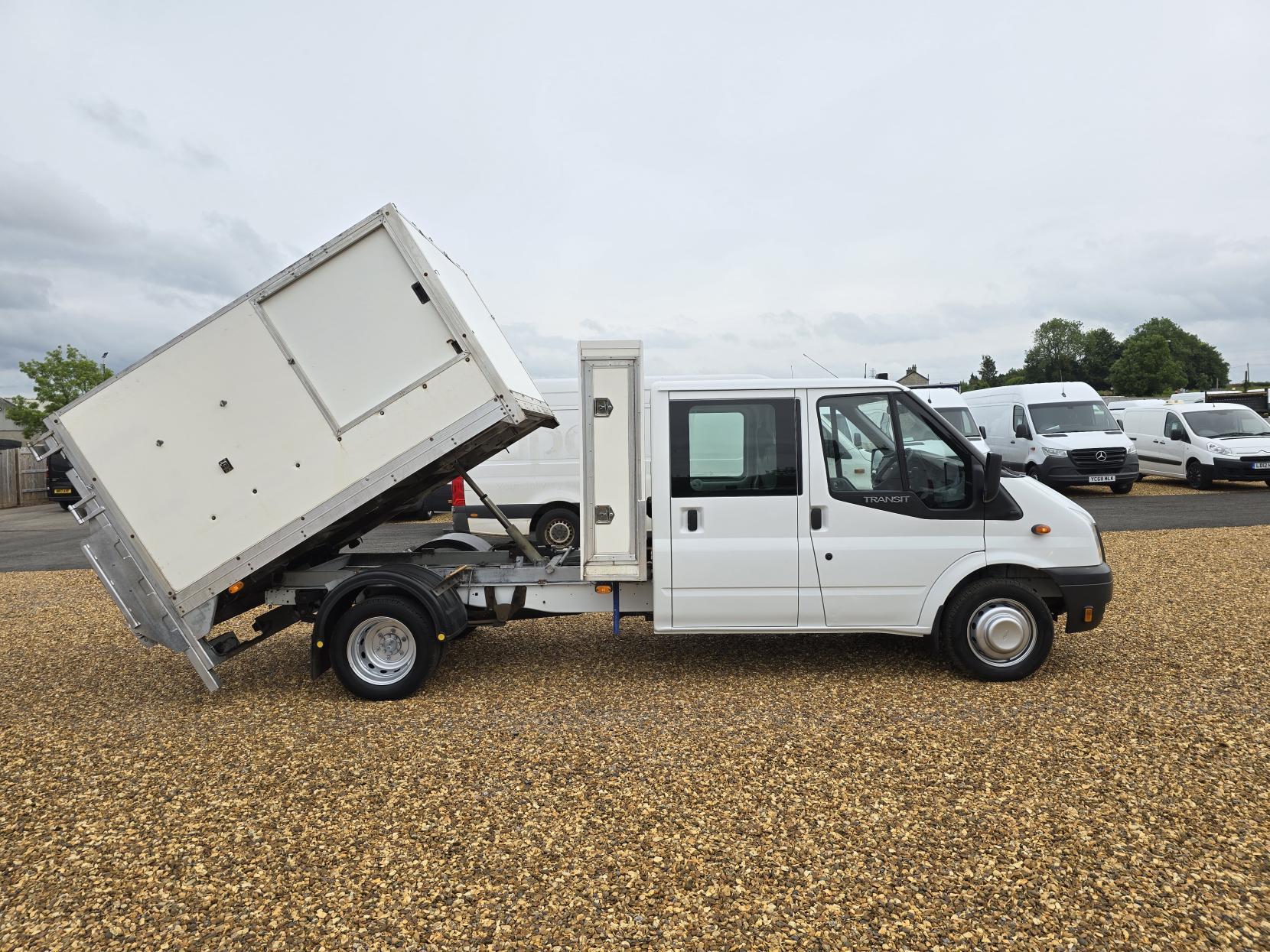 Ford Transit 2.2 TDCi 350 Chassis Cab 4dr Diesel Manual RWD L4 (DRW) (123 bhp)