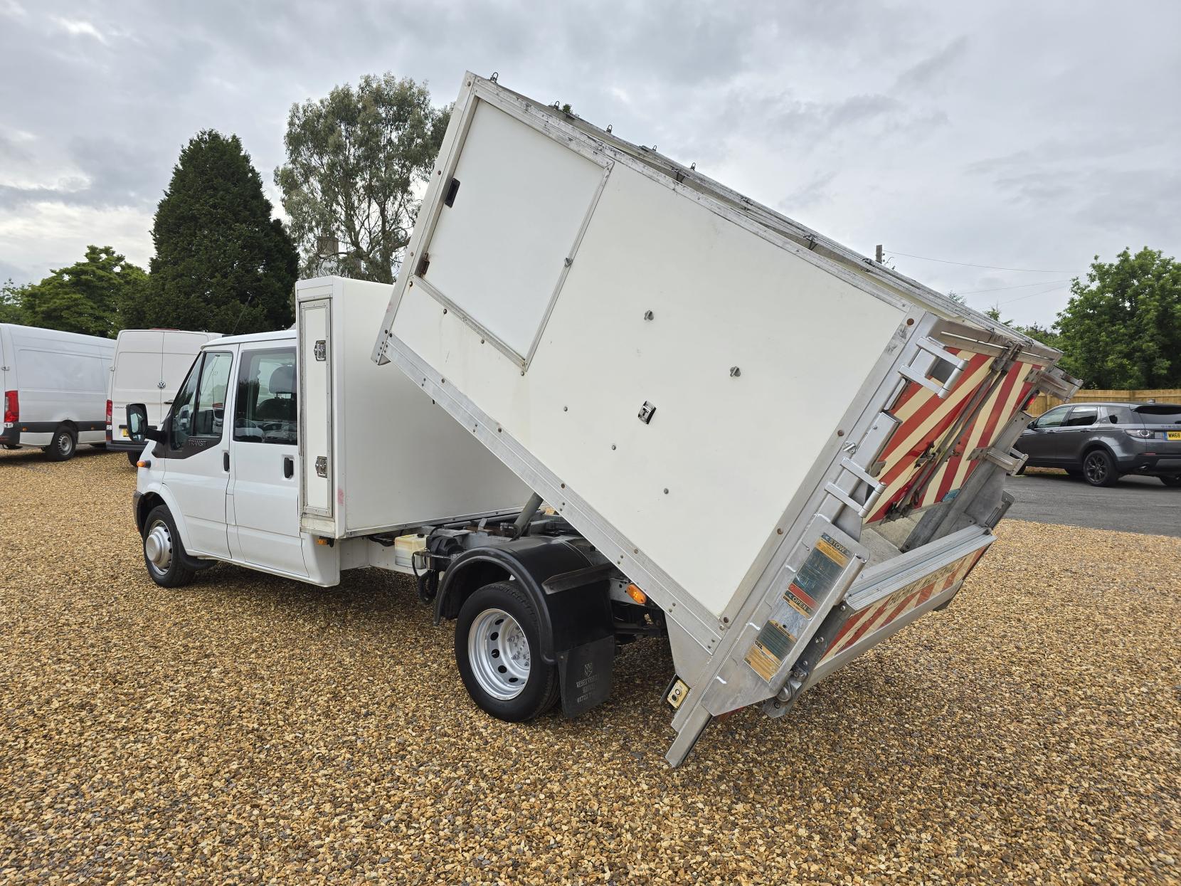 Ford Transit 2.2 TDCi 350 Chassis Cab 4dr Diesel Manual RWD L4 (DRW) (123 bhp)