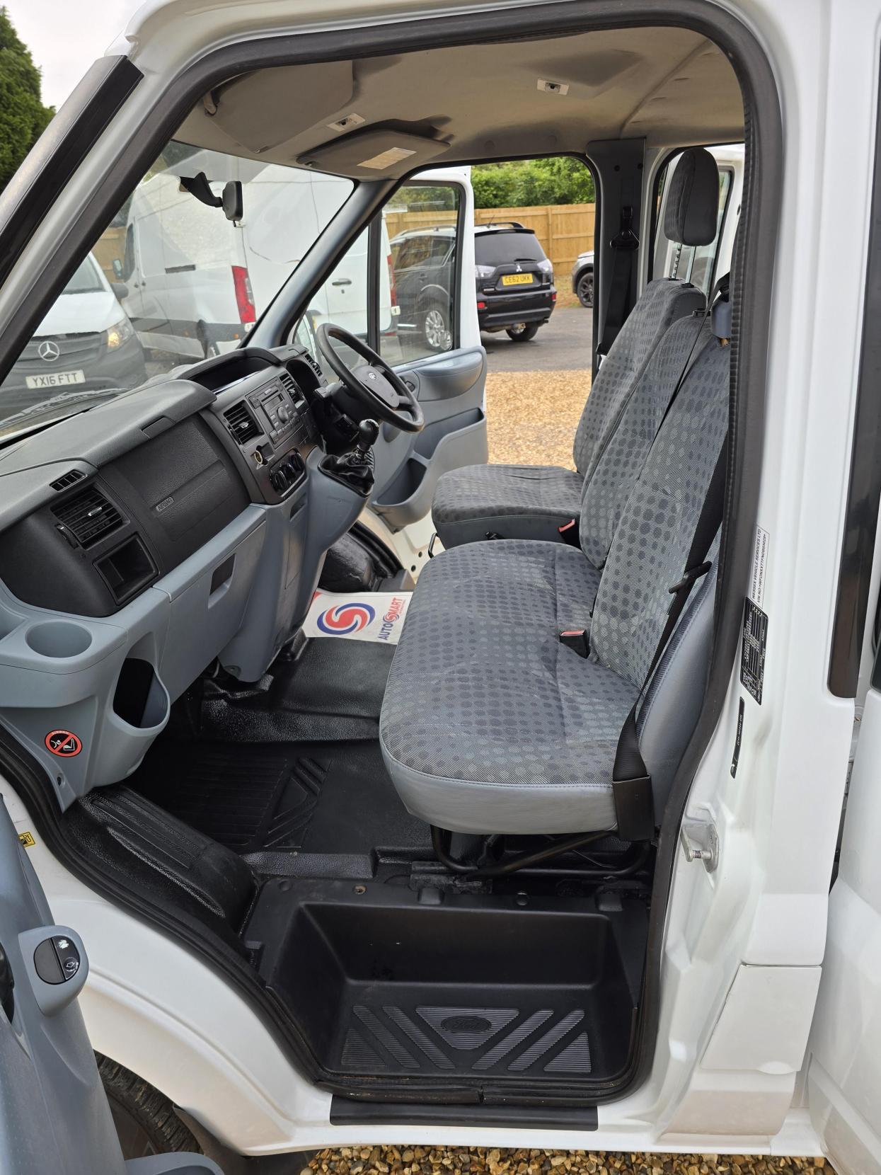 Ford Transit 2.2 TDCi 350 Chassis Cab 4dr Diesel Manual RWD L4 (DRW) (123 bhp)
