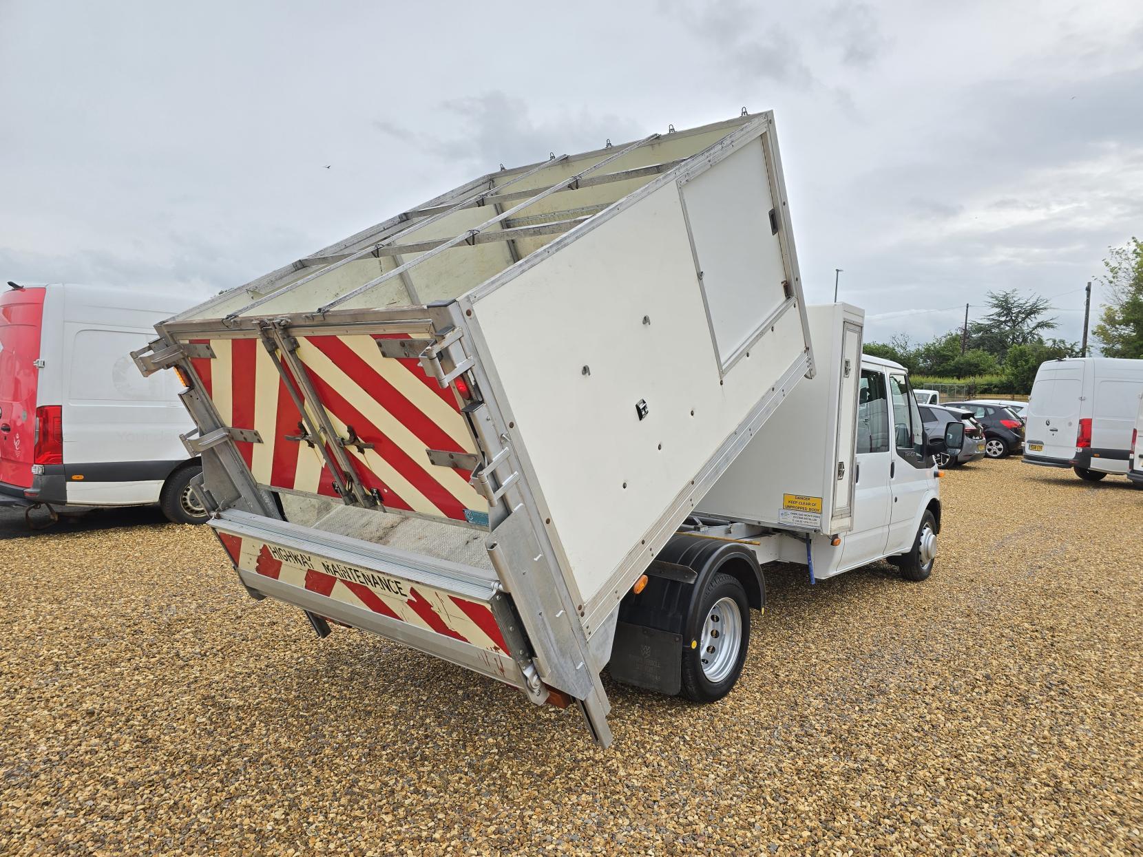Ford Transit 2.2 TDCi 350 Chassis Cab 4dr Diesel Manual RWD L4 (DRW) (123 bhp)