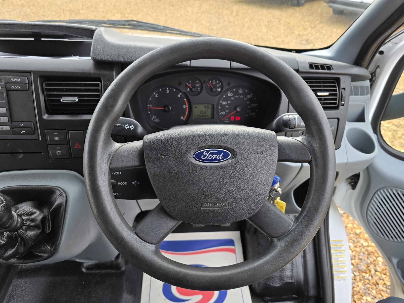 Ford Transit 2.2 TDCi 350 Chassis Cab 4dr Diesel Manual RWD L4 (DRW) (123 bhp)