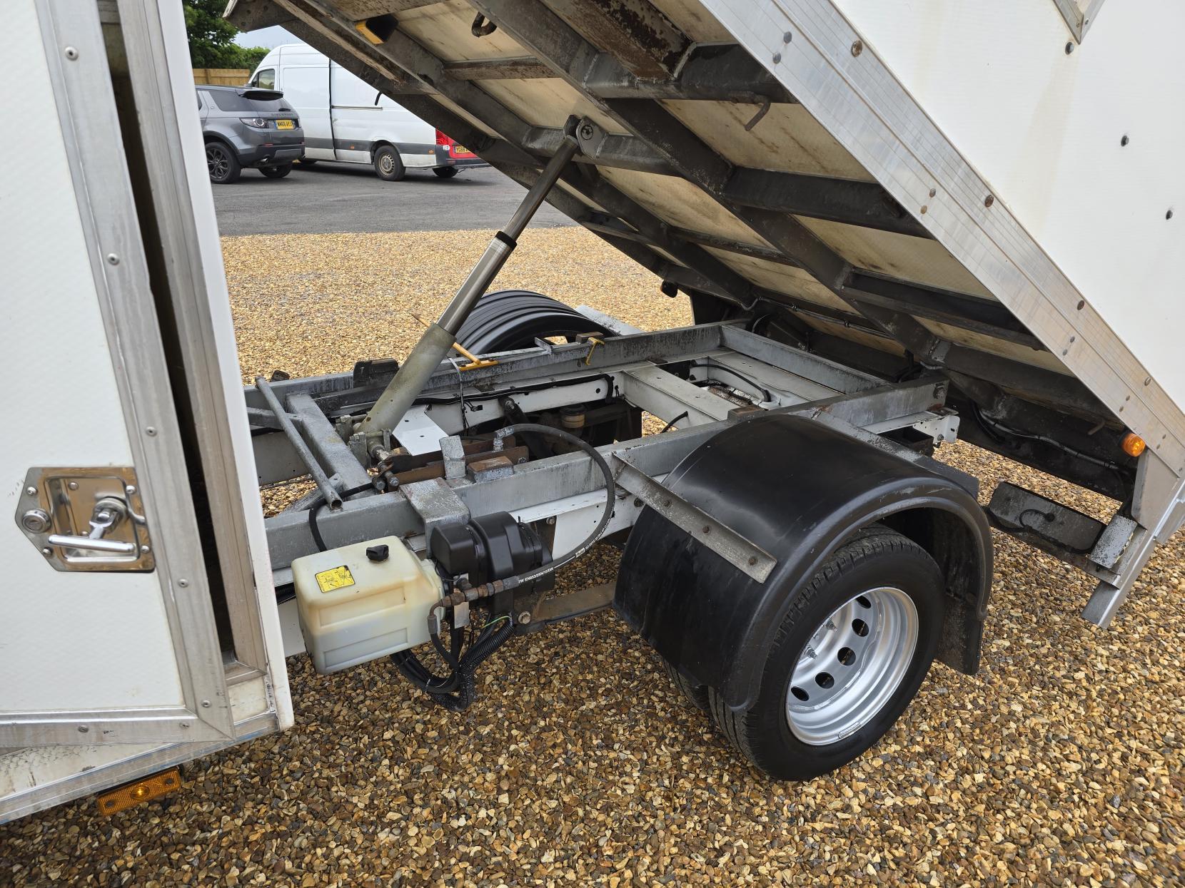 Ford Transit 2.2 TDCi 350 Chassis Cab 4dr Diesel Manual RWD L4 (DRW) (123 bhp)