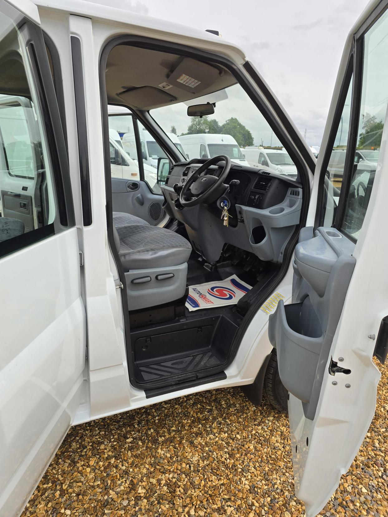 Ford Transit 2.2 TDCi 350 Chassis Cab 4dr Diesel Manual RWD L4 (DRW) (123 bhp)