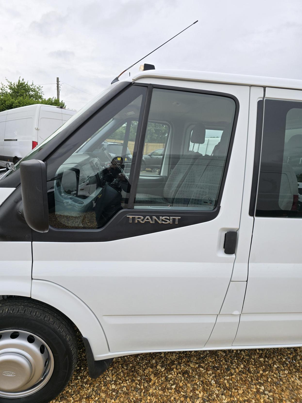 Ford Transit 2.2 TDCi 350 Chassis Cab 4dr Diesel Manual RWD L4 (DRW) (123 bhp)