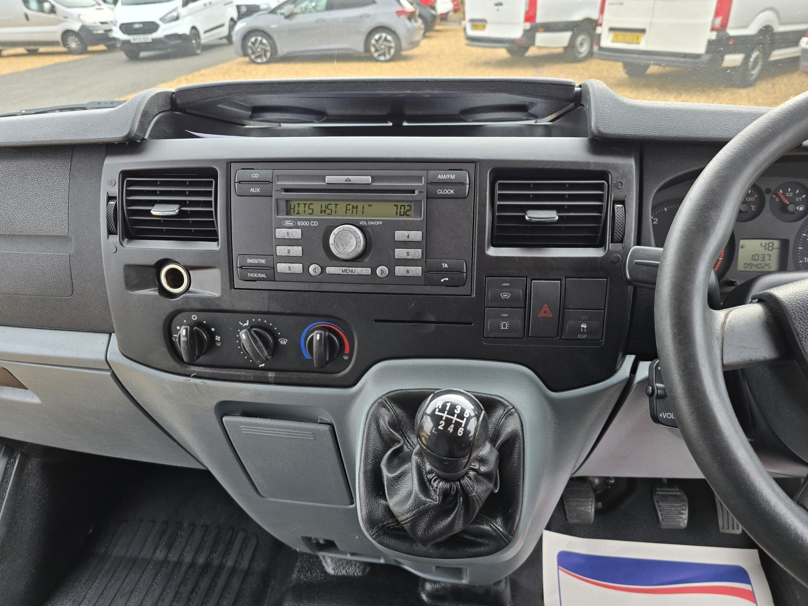 Ford Transit 2.2 TDCi 350 Chassis Cab 4dr Diesel Manual RWD L4 (DRW) (123 bhp)