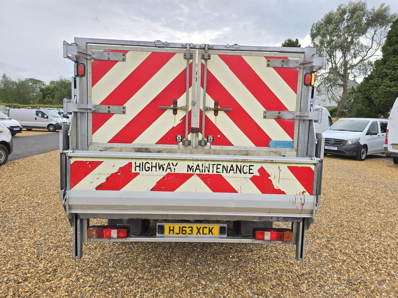 Ford Transit 2.2 TDCi 350 Chassis Cab 4dr Diesel Manual RWD L4 (DRW) (123 bhp)