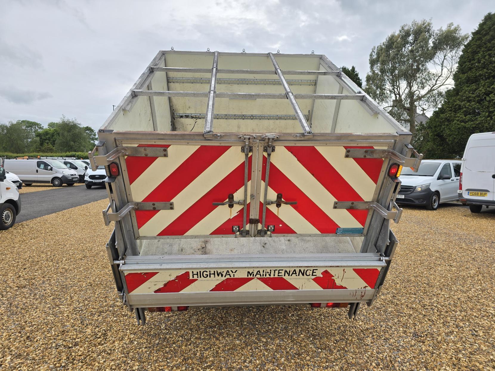 Ford Transit 2.2 TDCi 350 Chassis Cab 4dr Diesel Manual RWD L4 (DRW) (123 bhp)