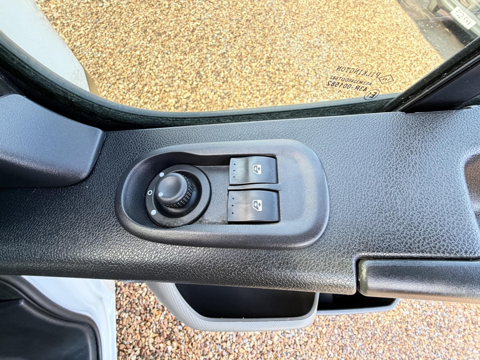 Vauxhall Movano 2.3 CDTi 3500 Panel Van 5dr Diesel Manual FWD L1 H1 Euro 5 (110 ps)