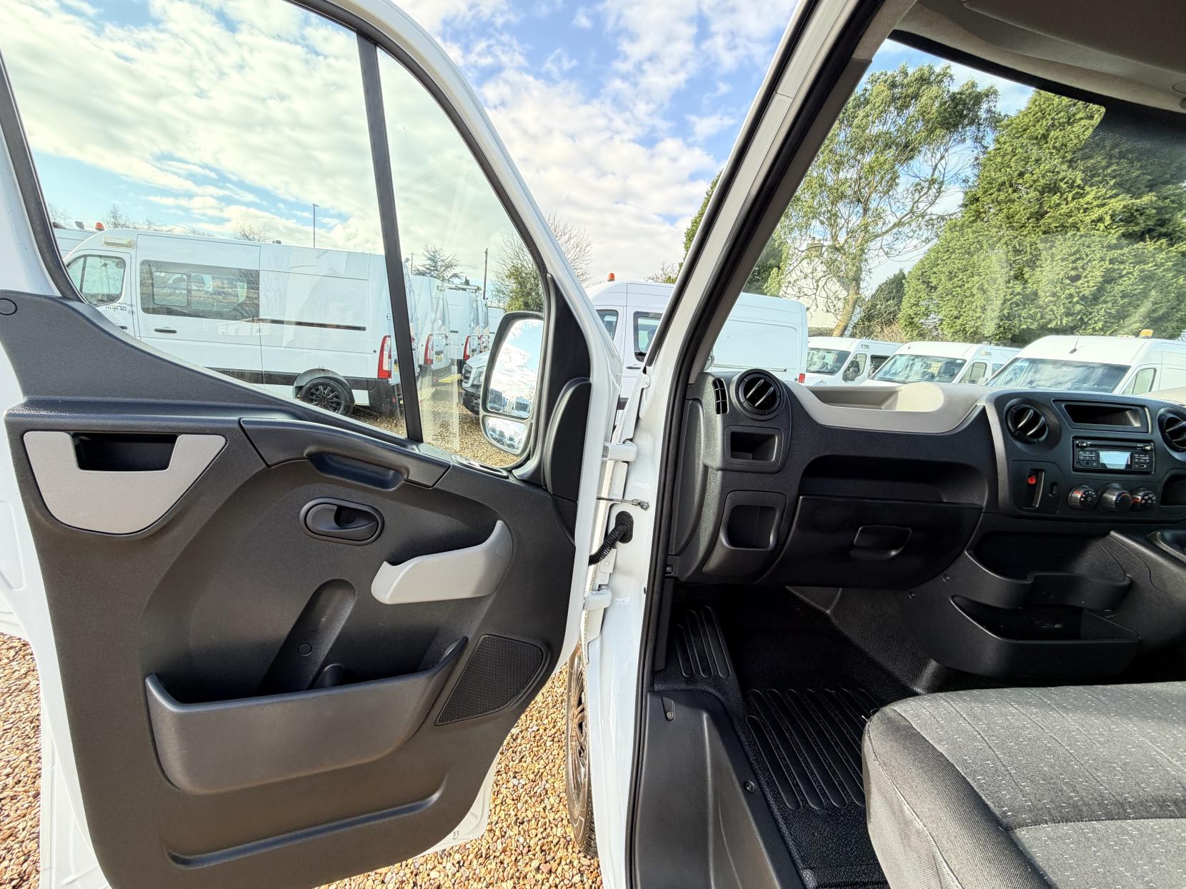 Vauxhall Movano 2.3 CDTi 3500 Panel Van 5dr Diesel Manual FWD L1 H1 Euro 5 (110 ps)