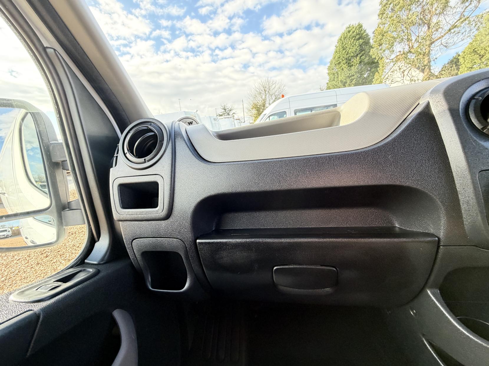 Vauxhall Movano 2.3 CDTi 3500 Panel Van 5dr Diesel Manual FWD L1 H1 Euro 5 (110 ps)