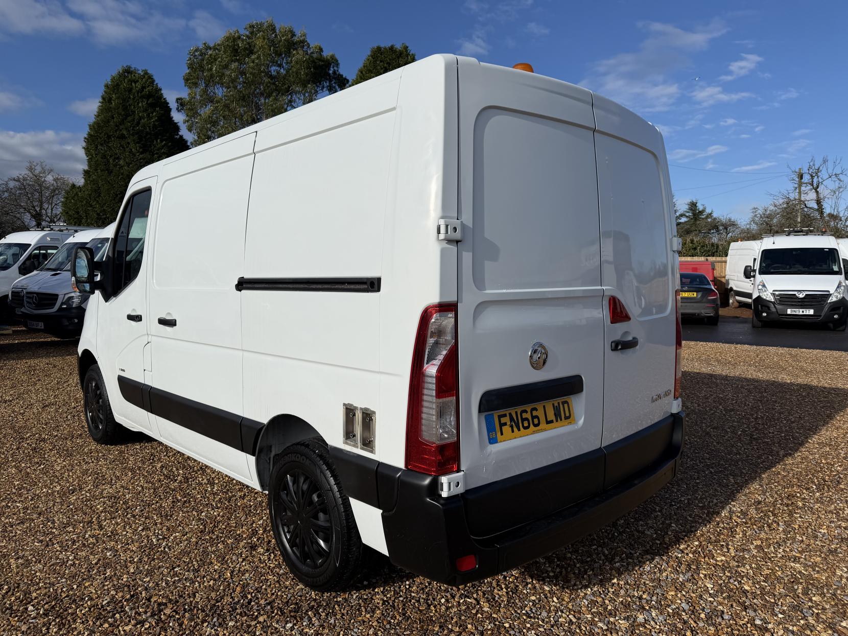 Vauxhall Movano 2.3 CDTi 3500 Panel Van 5dr Diesel Manual FWD L1 H1 Euro 5 (110 ps)