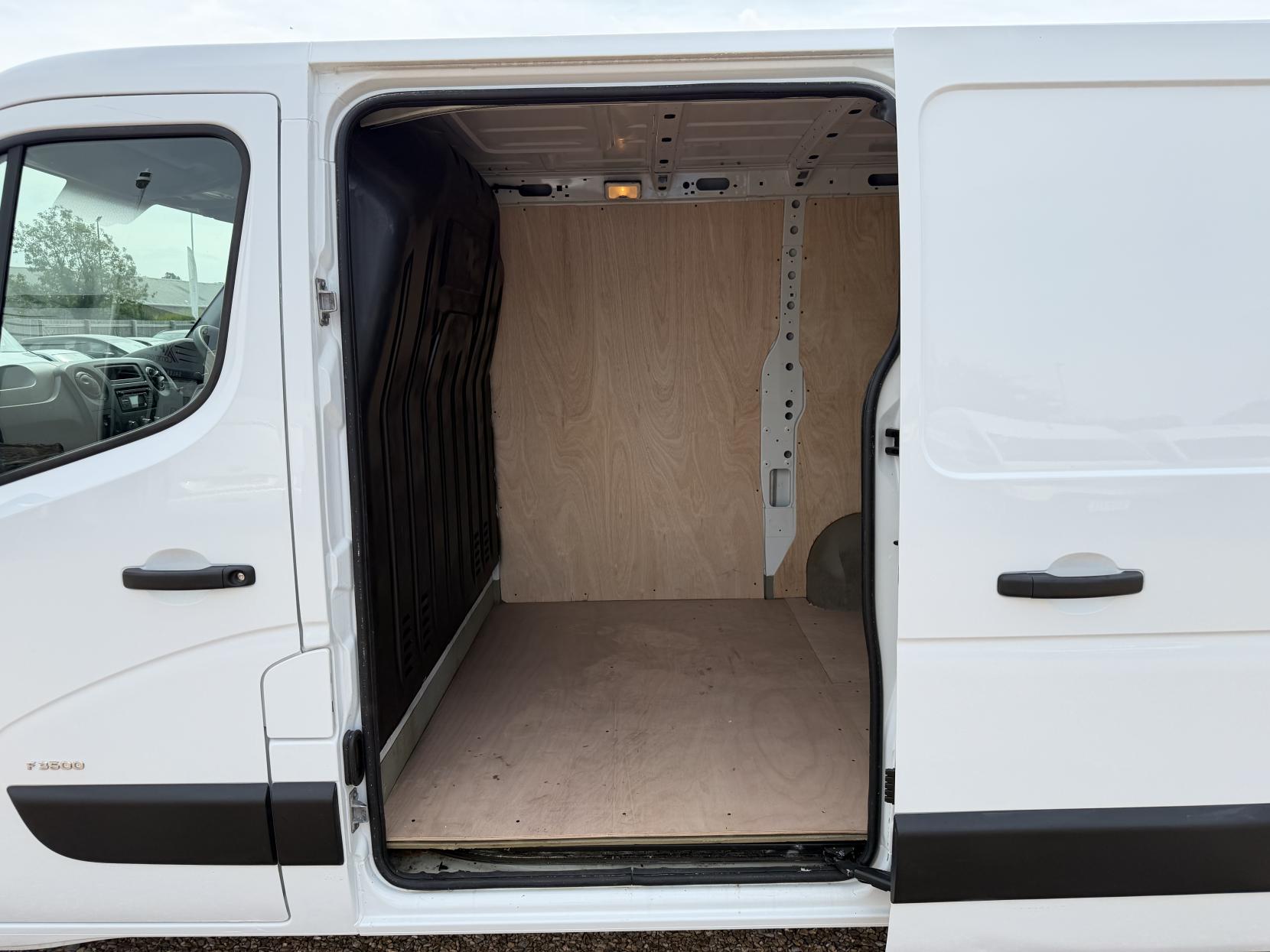 2016 Vauxhall Movano 2.3 CDTi 3500 Panel Van 5dr Diesel Manual FWD L1 H1 Euro 5 (110 ps) - Thumbnail 28