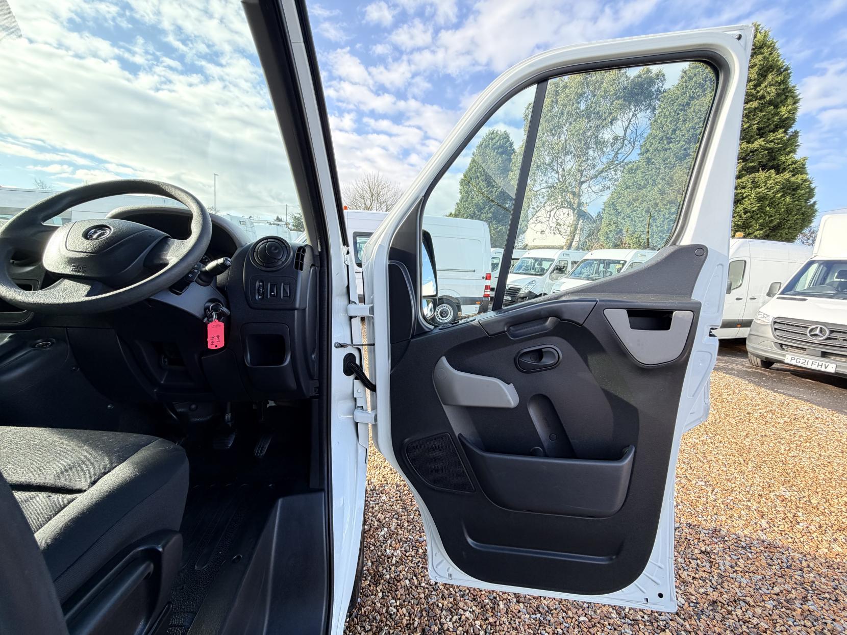 Vauxhall Movano 2.3 CDTi 3500 Panel Van 5dr Diesel Manual FWD L1 H1 Euro 5 (110 ps)