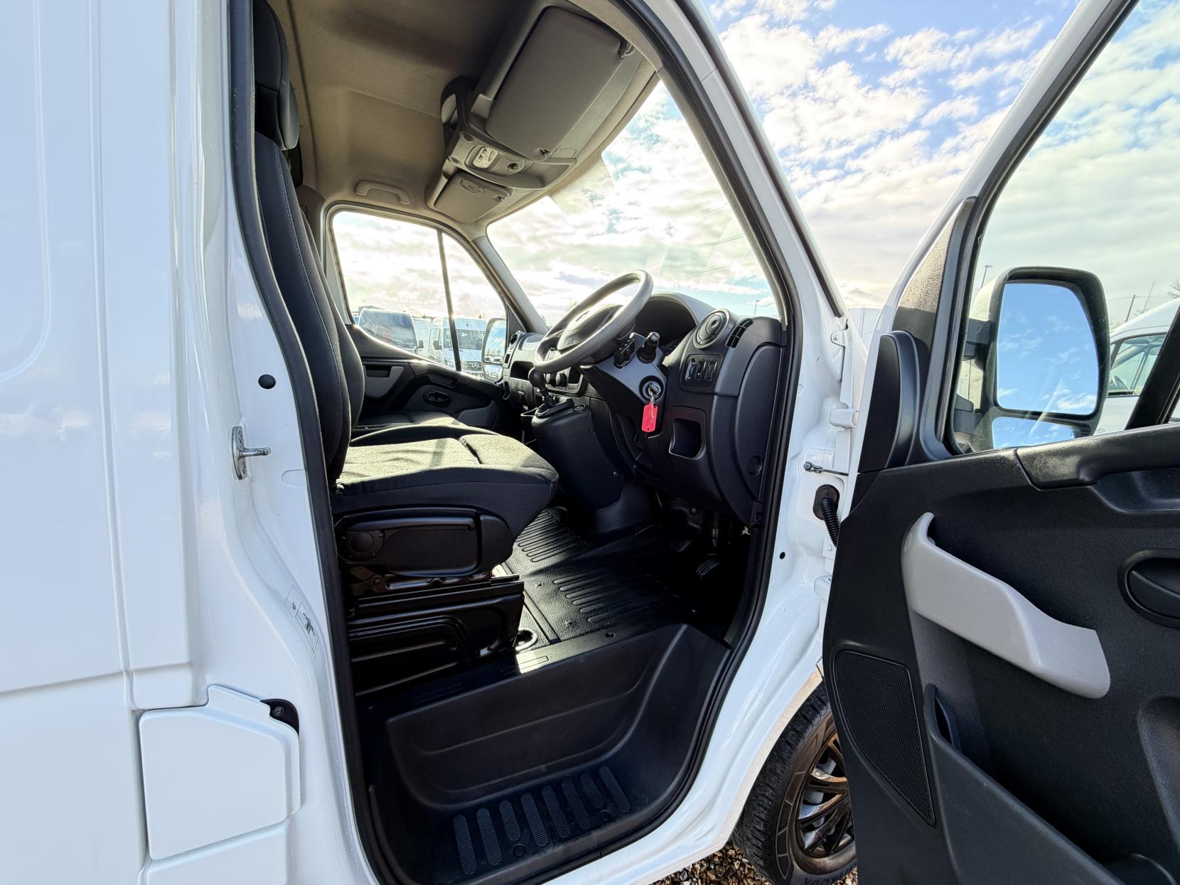 Vauxhall Movano 2.3 CDTi 3500 Panel Van 5dr Diesel Manual FWD L1 H1 Euro 5 (110 ps)