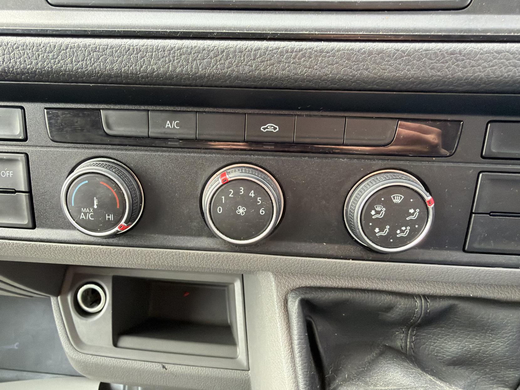 Volkswagen Crafter 2.0 TDI CR35 Trendline Panel Van 5dr Diesel Manual FWD LWB High Roof Euro 6 (s/s) (140 ps)