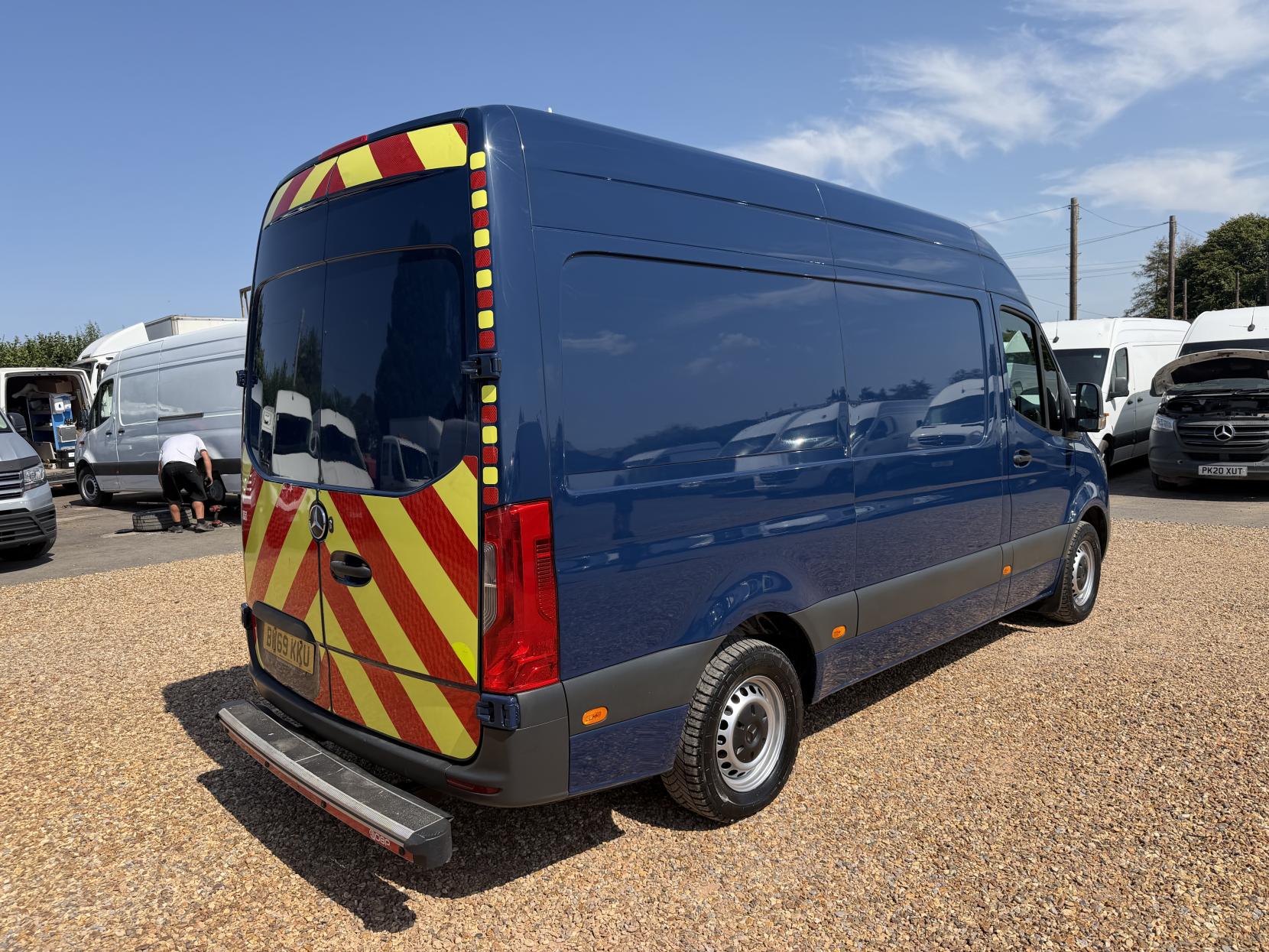 2020 Mercedes-Benz Sprinter 2.1 316 CDI Panel Van 5dr Diesel Manual RWD L2 H2 Euro 6 (163 ps) - Thumbnail 11