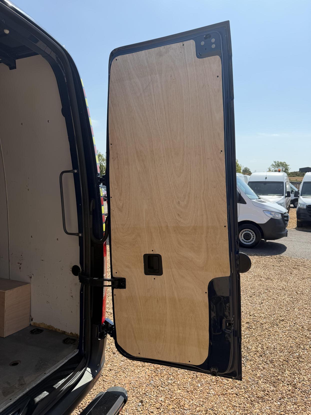 2020 Mercedes-Benz Sprinter 2.1 316 CDI Panel Van 5dr Diesel Manual RWD L2 H2 Euro 6 (163 ps) - Thumbnail 43