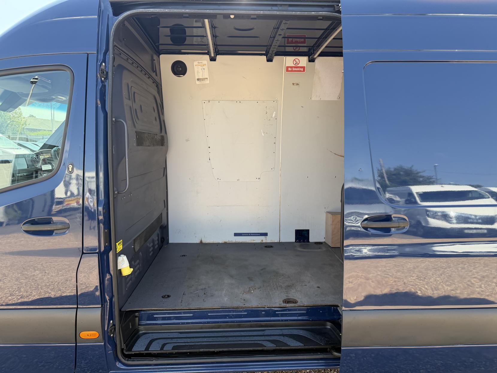 2020 Mercedes-Benz Sprinter 2.1 316 CDI Panel Van 5dr Diesel Manual RWD L2 H2 Euro 6 (163 ps) - Thumbnail 32