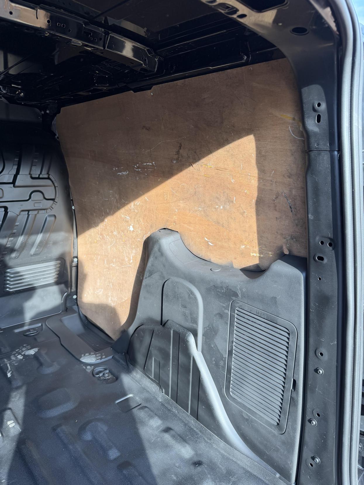 2017 Ford Transit Connect 1.5 TDCi 200 Limited Panel Van 5dr Diesel Manual L1 H1 (119 g/km, 118 bhp) - Thumbnail 26