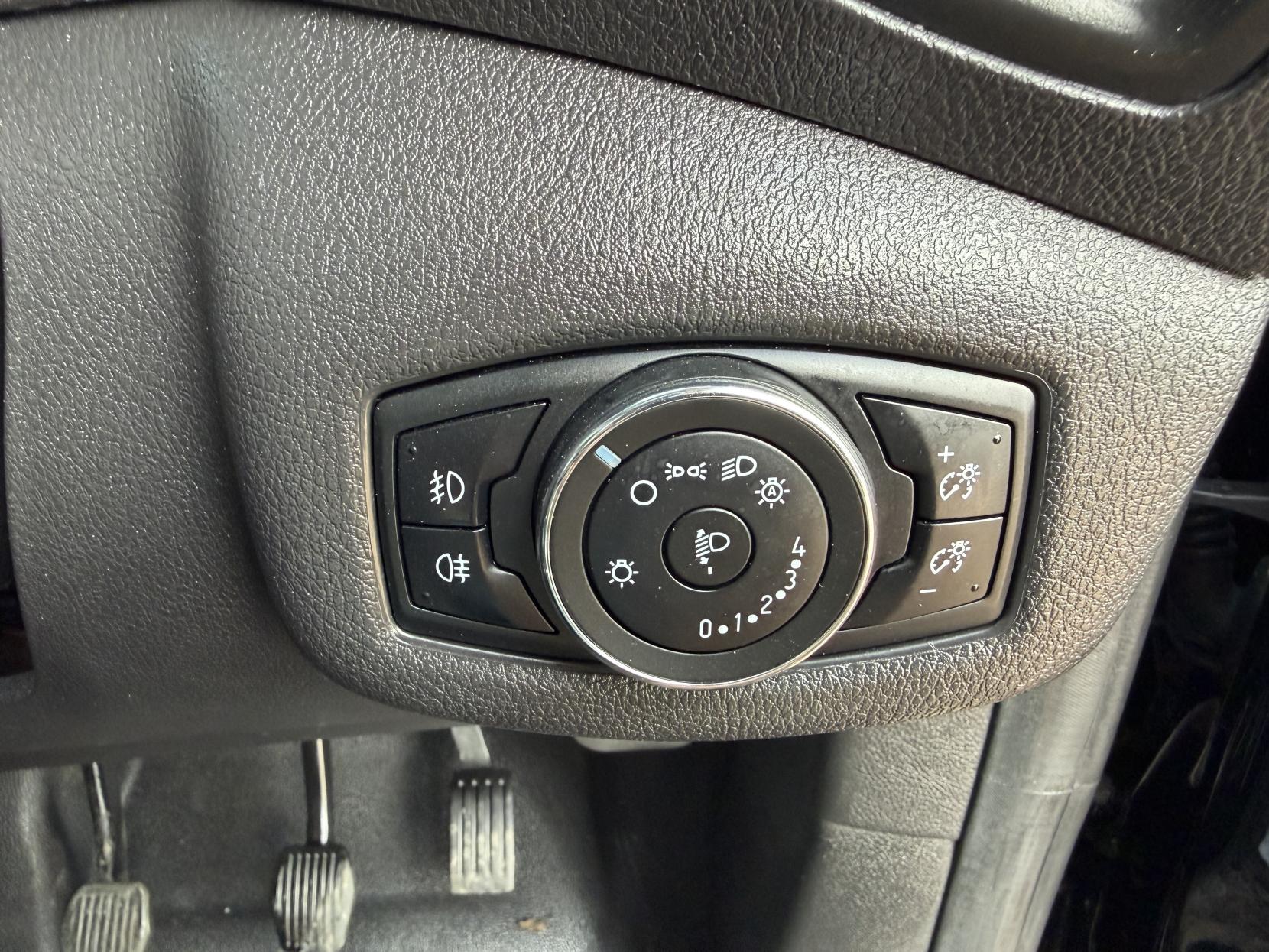 2017 Ford Transit Connect 1.5 TDCi 200 Limited Panel Van 5dr Diesel Manual L1 H1 (119 g/km, 118 bhp) - Thumbnail 30