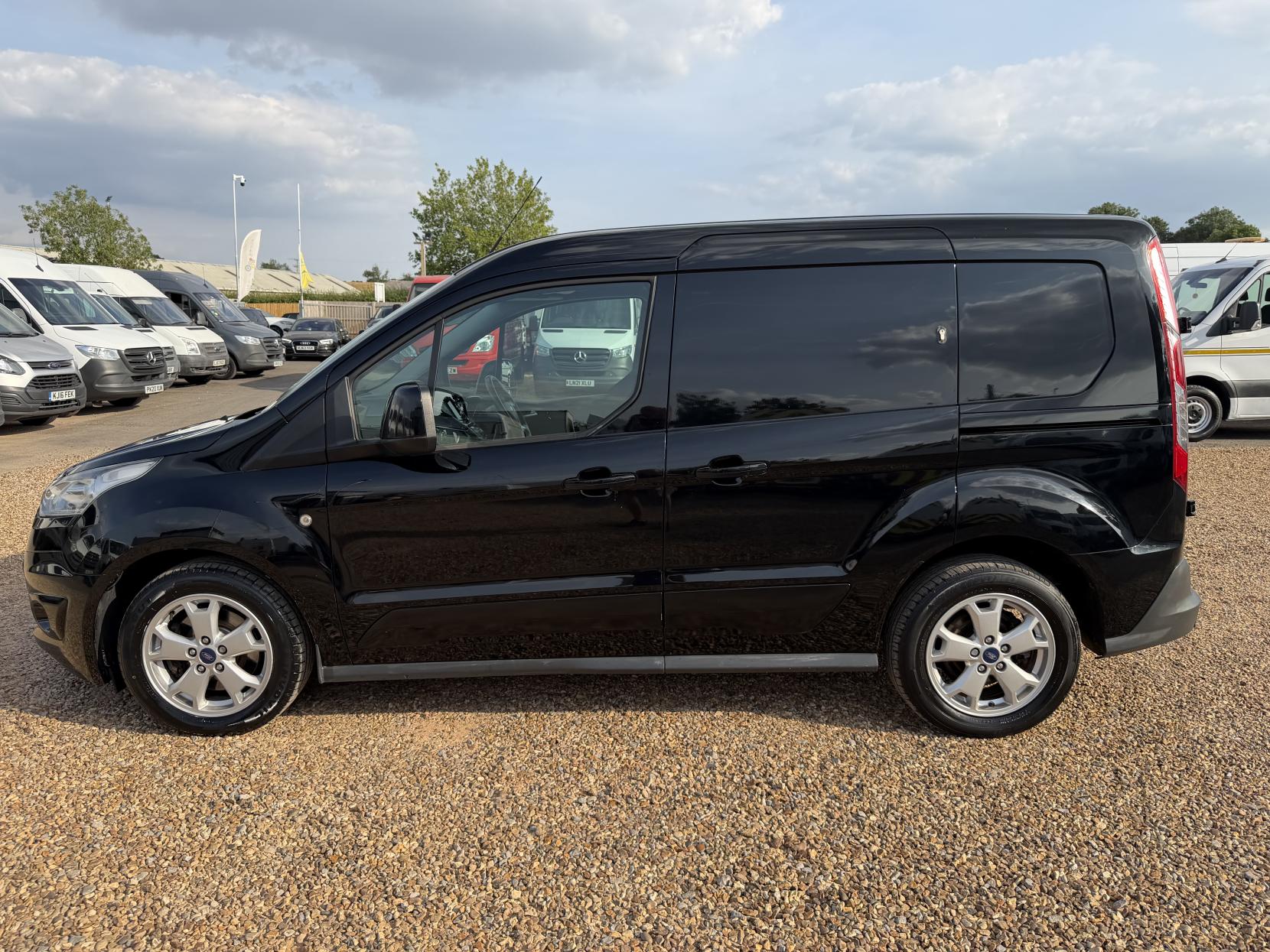 2017 Ford Transit Connect 1.5 TDCi 200 Limited Panel Van 5dr Diesel Manual L1 H1 (119 g/km, 118 bhp) - Thumbnail 8