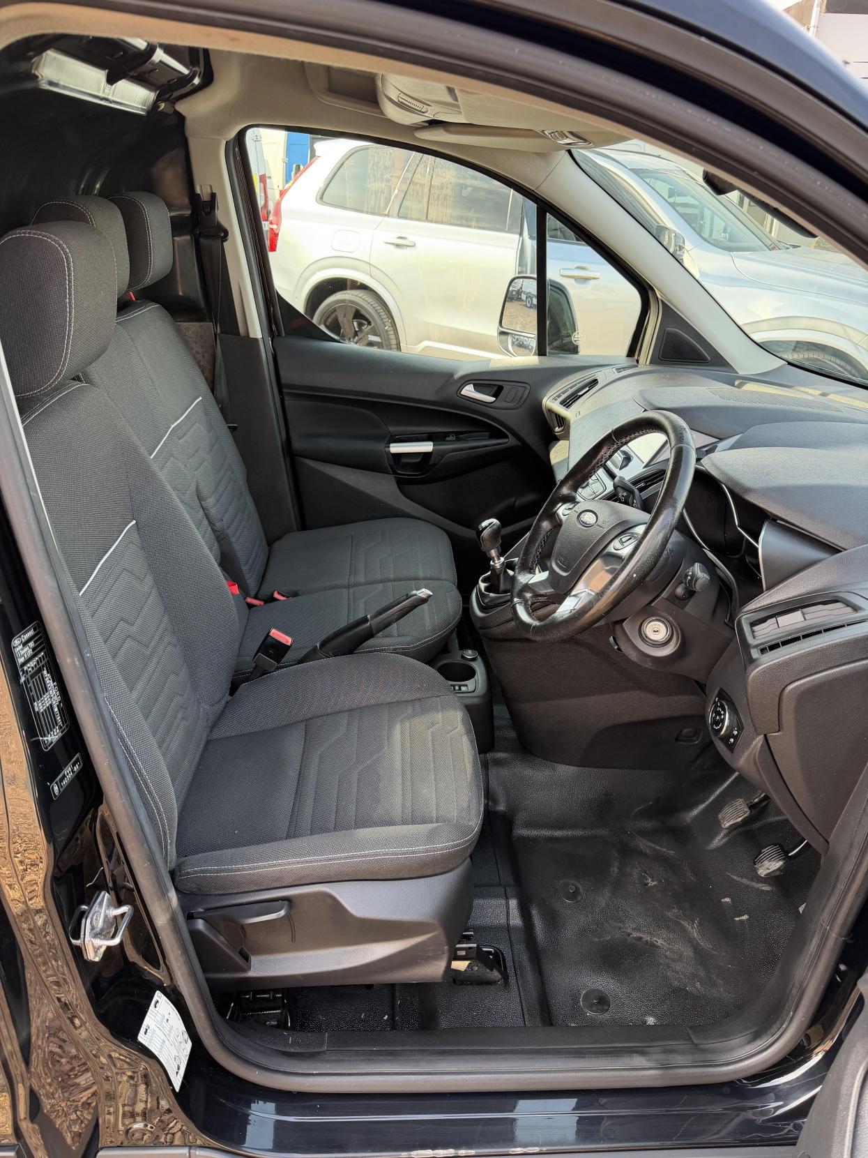 2017 Ford Transit Connect 1.5 TDCi 200 Limited Panel Van 5dr Diesel Manual L1 H1 (119 g/km, 118 bhp) - Thumbnail 2