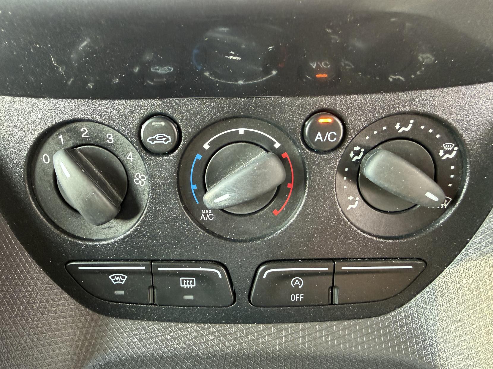 2017 Ford Transit Connect 1.5 TDCi 200 Limited Panel Van 5dr Diesel Manual L1 H1 (119 g/km, 118 bhp) - Thumbnail 43