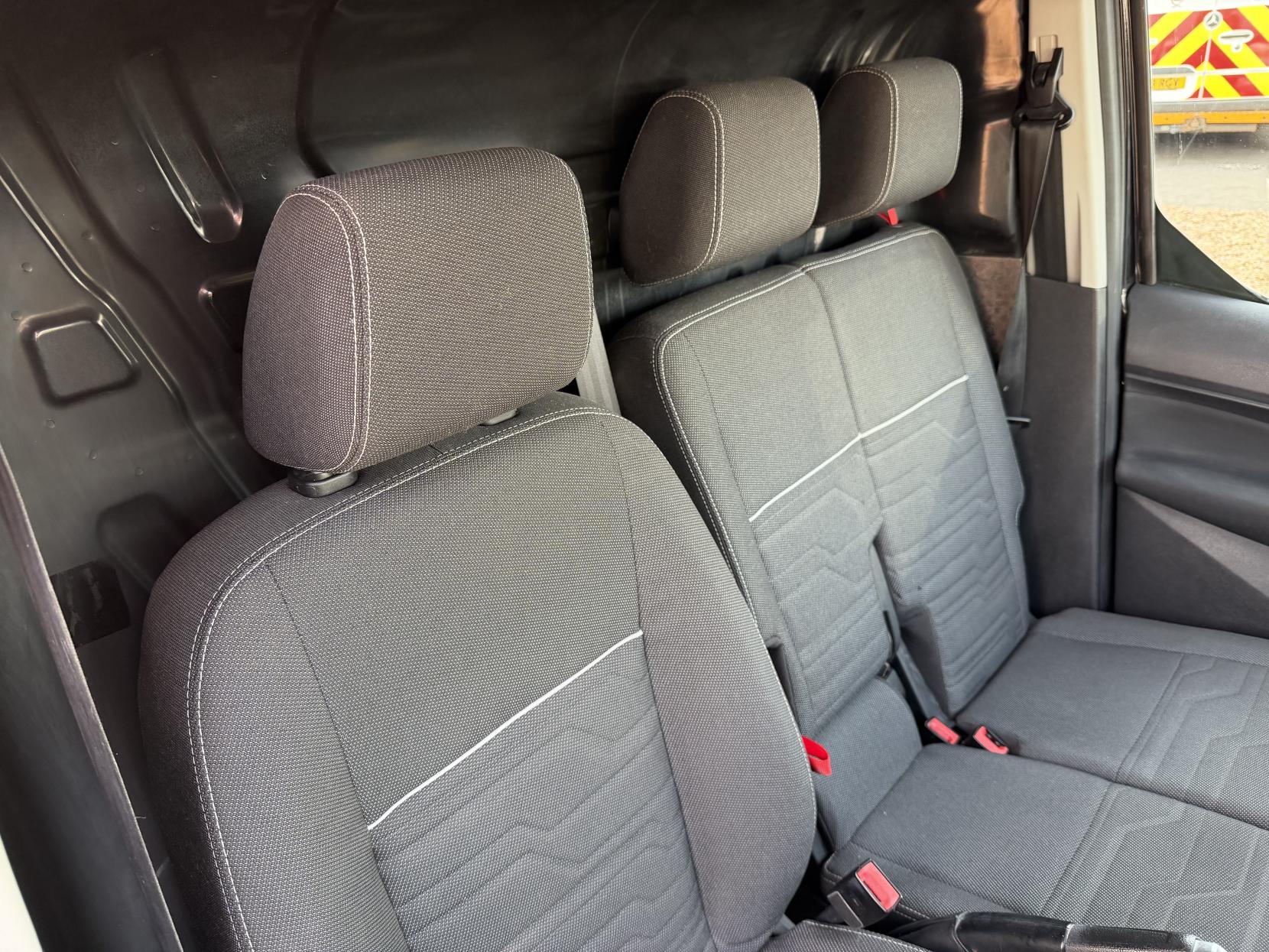 2017 Ford Transit Connect 1.5 TDCi 200 Limited Panel Van 5dr Diesel Manual L1 H1 (119 g/km, 118 bhp) - Thumbnail 14