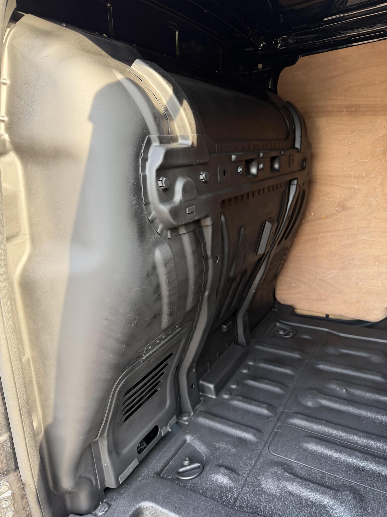2017 Ford Transit Connect 1.5 TDCi 200 Limited Panel Van 5dr Diesel Manual L1 H1 (119 g/km, 118 bhp) - Thumbnail 19