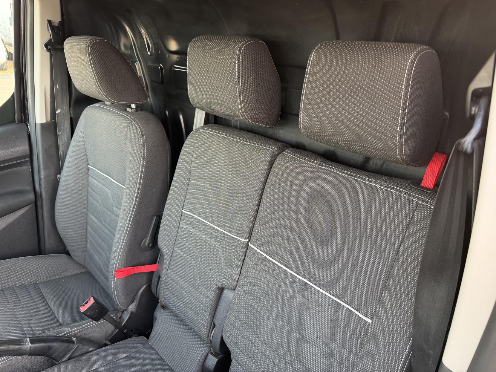 2017 Ford Transit Connect 1.5 TDCi 200 Limited Panel Van 5dr Diesel Manual L1 H1 (119 g/km, 118 bhp) - Thumbnail 15