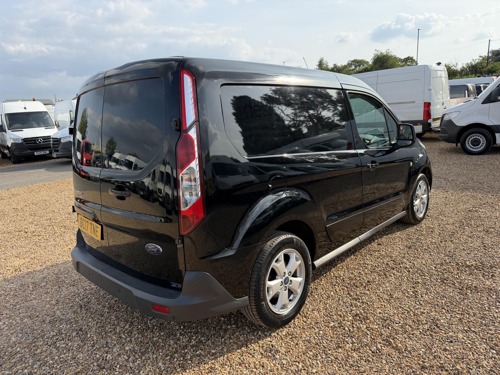 2017 Ford Transit Connect 1.5 TDCi 200 Limited Panel Van 5dr Diesel Manual L1 H1 (119 g/km, 118 bhp) - Thumbnail 11