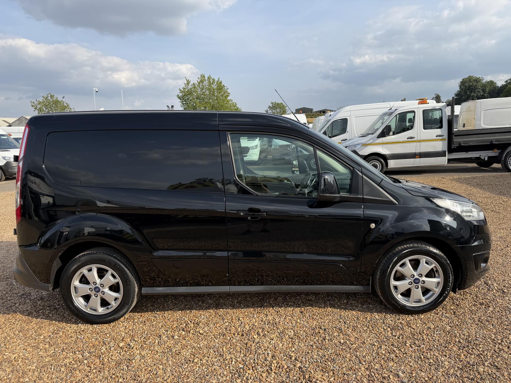 2017 Ford Transit Connect 1.5 TDCi 200 Limited Panel Van 5dr Diesel Manual L1 H1 (119 g/km, 118 bhp) - Thumbnail 12