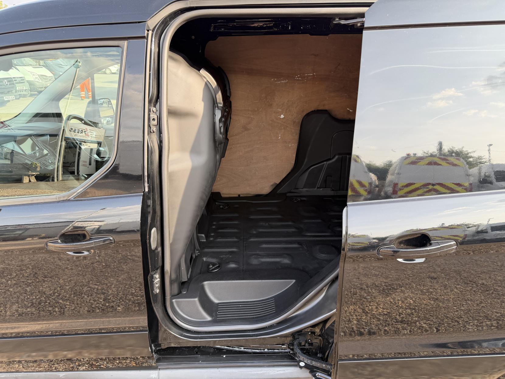2017 Ford Transit Connect 1.5 TDCi 200 Limited Panel Van 5dr Diesel Manual L1 H1 (119 g/km, 118 bhp) - Thumbnail 23