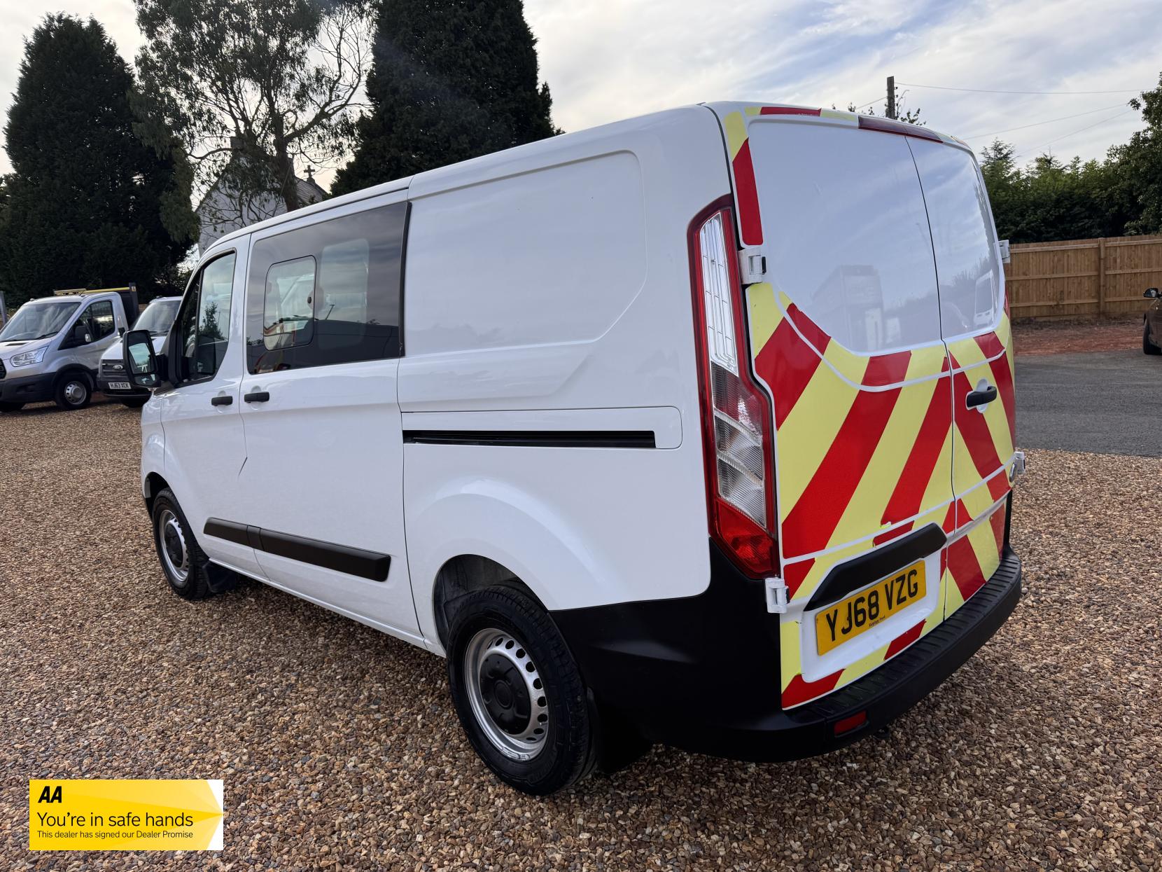 Ford Transit Custom 2.0 280 EcoBlue Crew Van Double Cab 5dr Diesel Manual L1 H1 Euro 6 (5 Seat) (105 ps)
