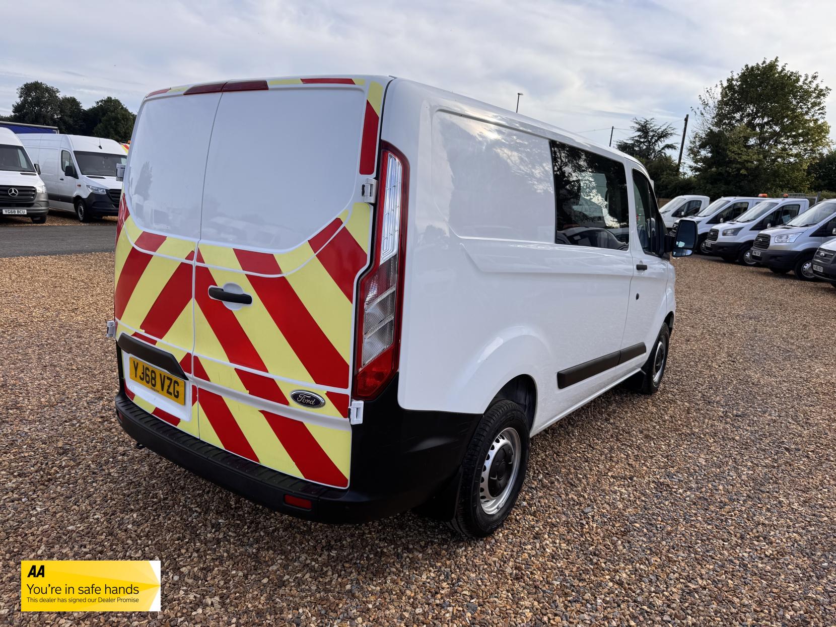Ford Transit Custom 2.0 280 EcoBlue Crew Van Double Cab 5dr Diesel Manual L1 H1 Euro 6 (5 Seat) (105 ps)
