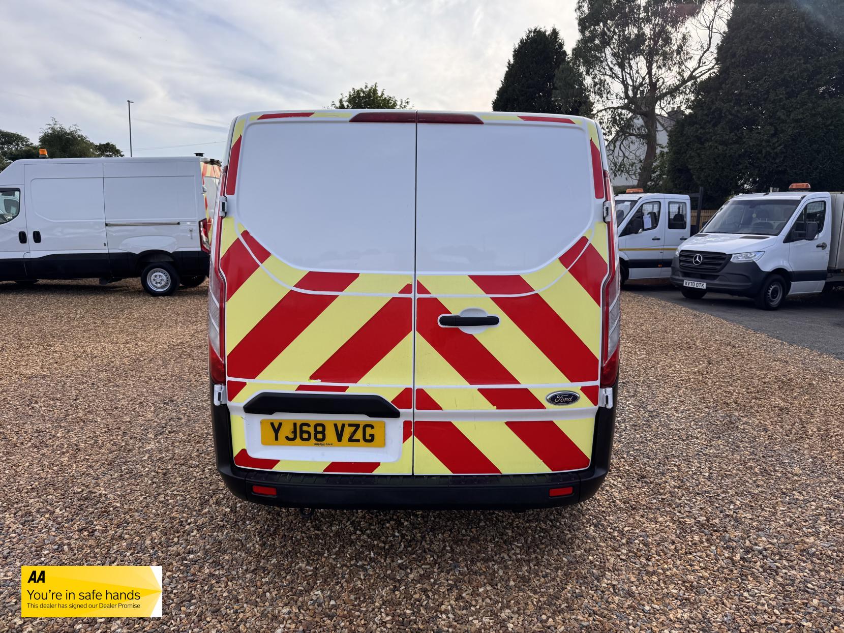 Ford Transit Custom 2.0 280 EcoBlue Crew Van Double Cab 5dr Diesel Manual L1 H1 Euro 6 (5 Seat) (105 ps)