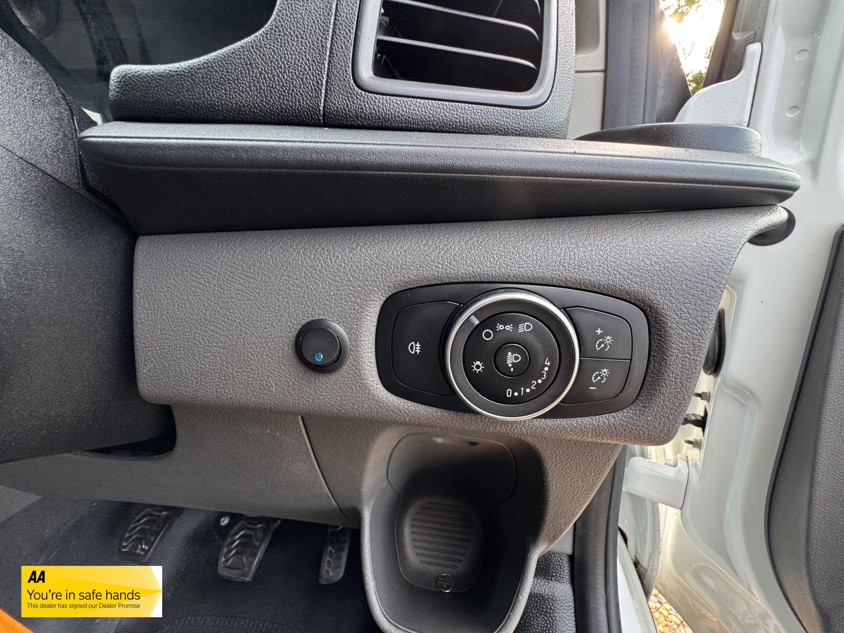 Ford Transit Custom 2.0 280 EcoBlue Crew Van Double Cab 5dr Diesel Manual L1 H1 Euro 6 (5 Seat) (105 ps)