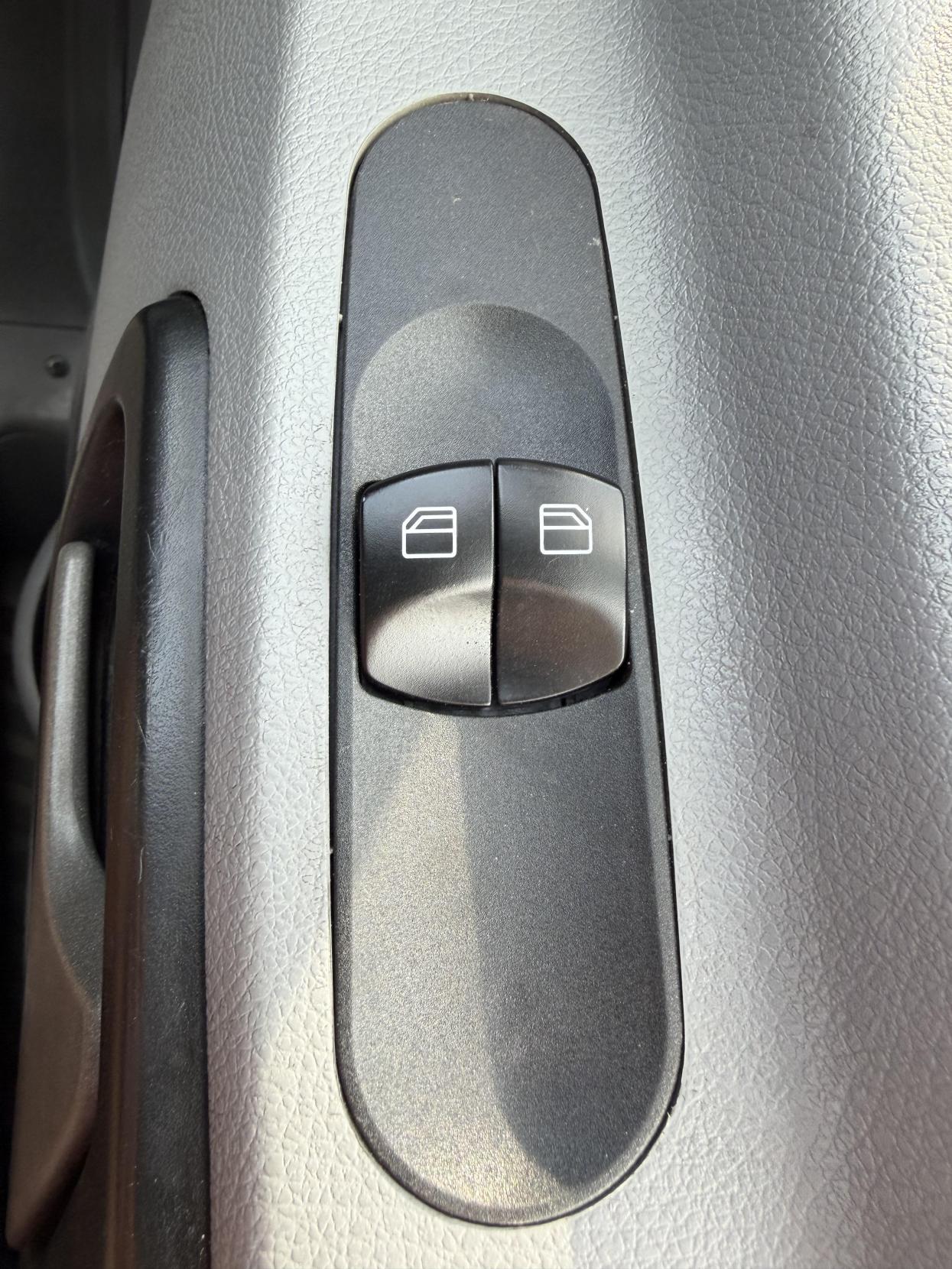 2013 Mercedes-Benz Sprinter 2.1 313 CDi Panel Van 4dr Diesel Manual RWD L3 H3 (129 bhp) - Thumbnail 20